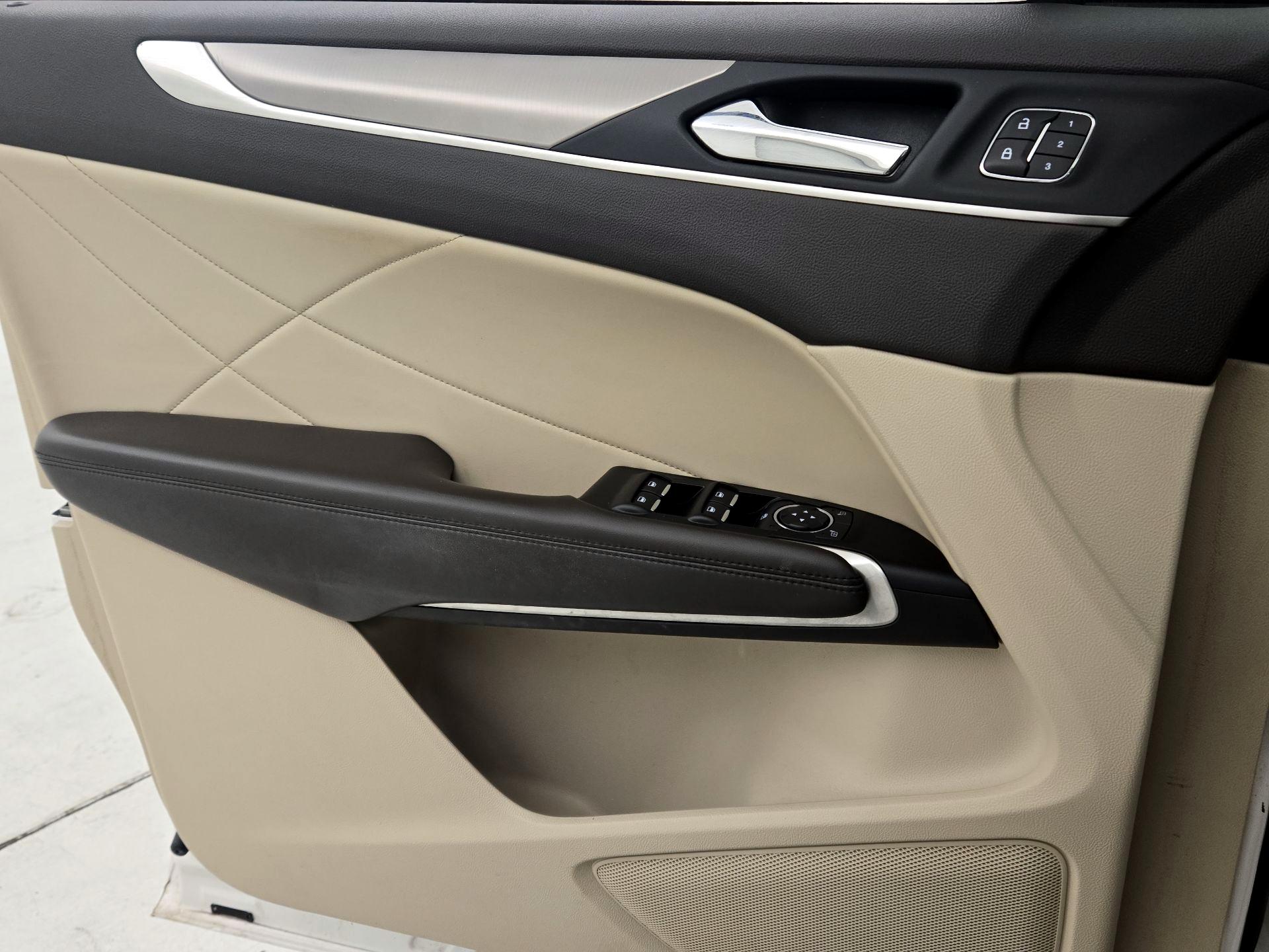 Thumbnail: 2019 Lincoln MKC - 12