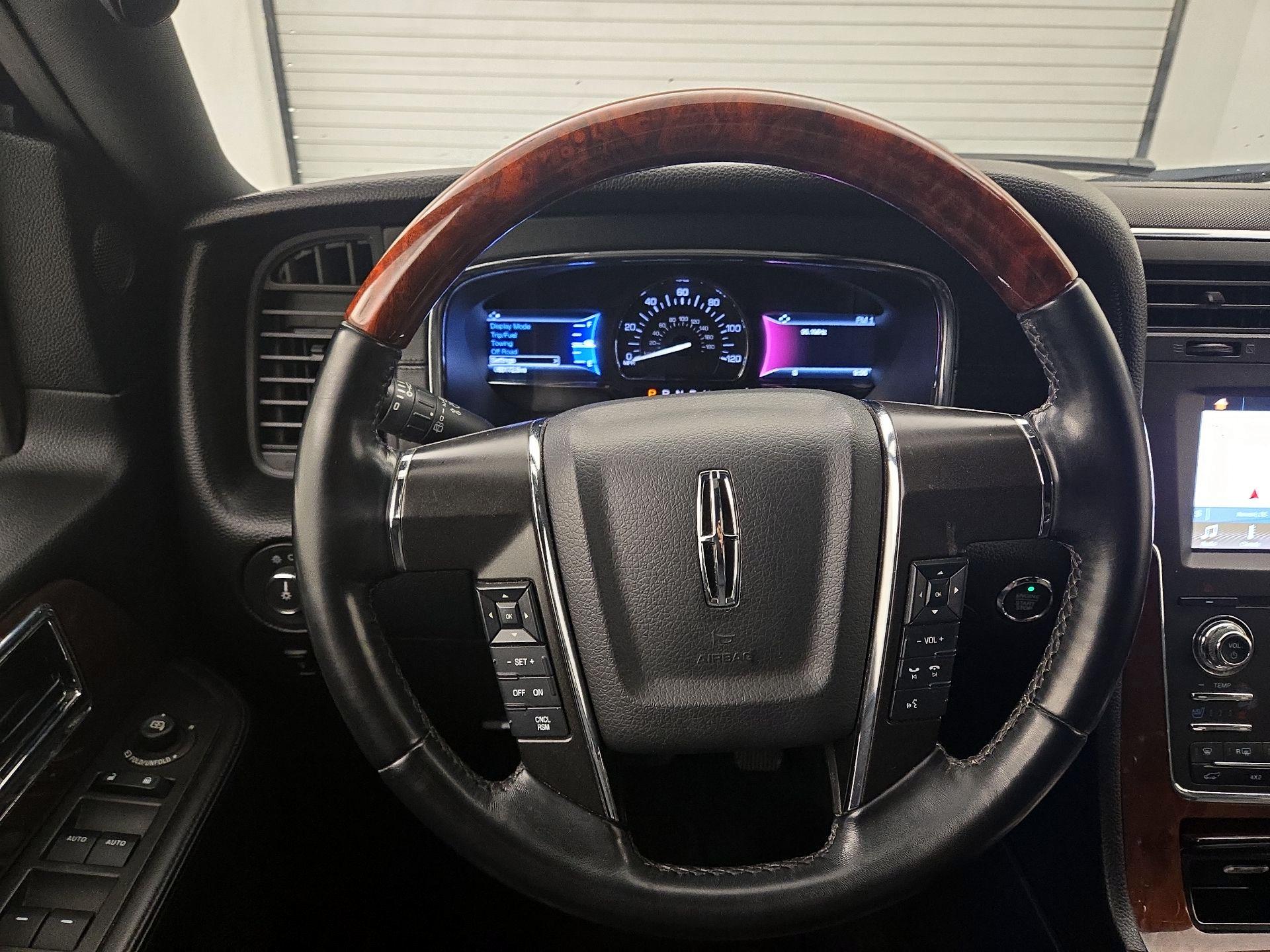 Thumbnail: 2017 Lincoln Navigator - 10