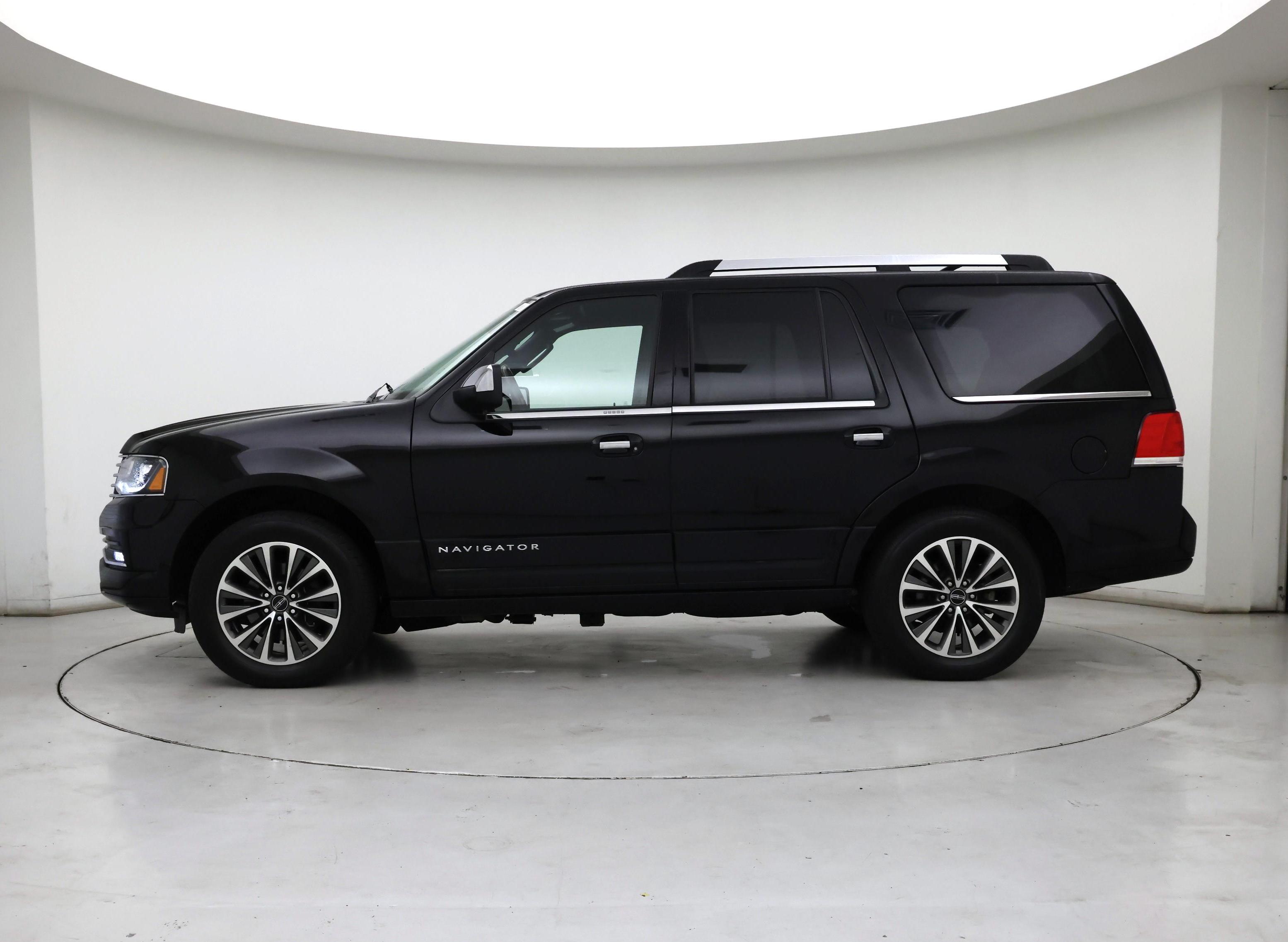 Thumbnail: 2017 Lincoln Navigator - 3