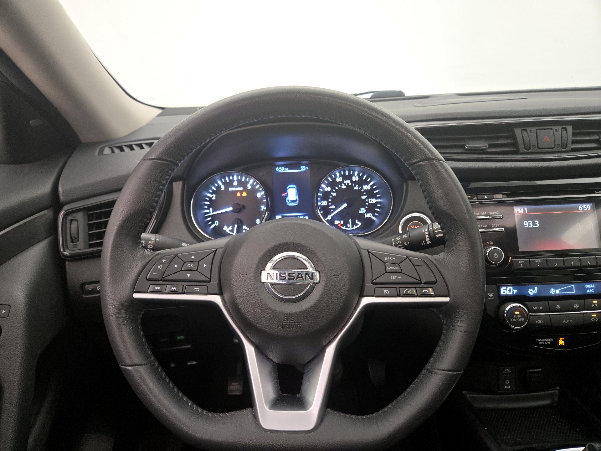 Thumbnail: 2017 Nissan Rogue - 10