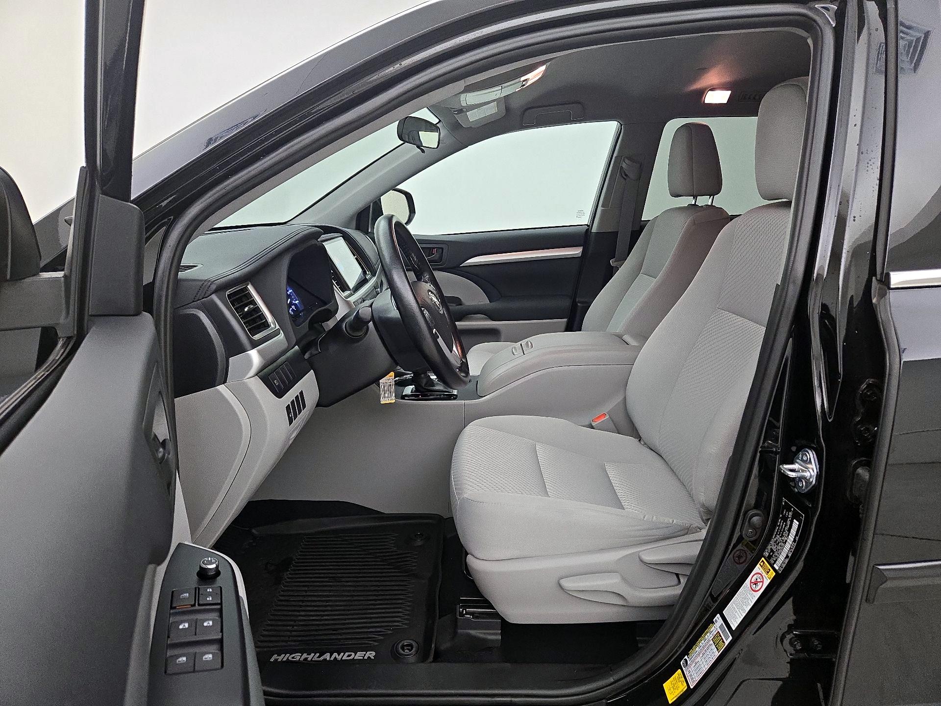 Thumbnail: 2019 Toyota Highlander - 11