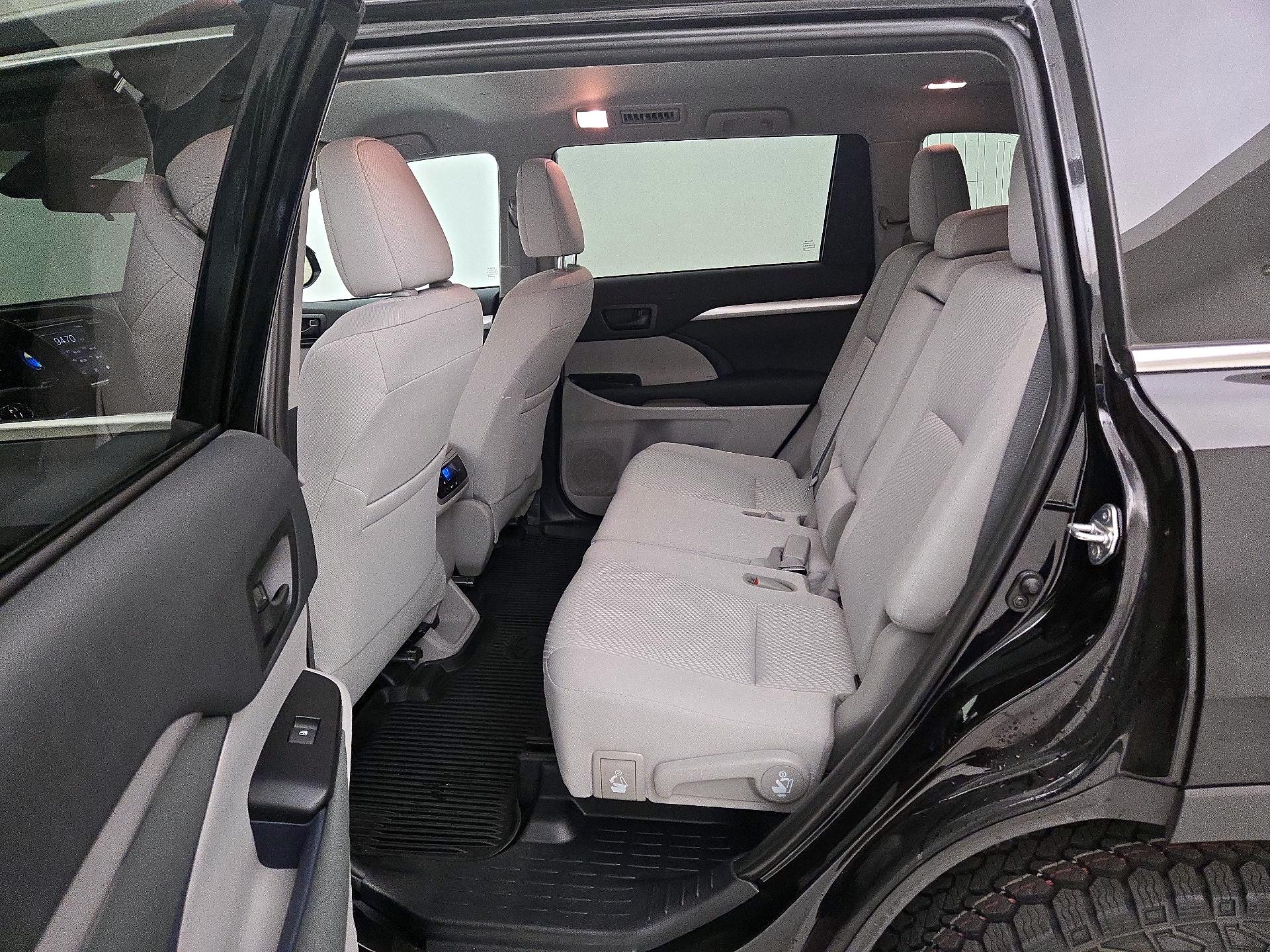 Thumbnail: 2019 Toyota Highlander - 18