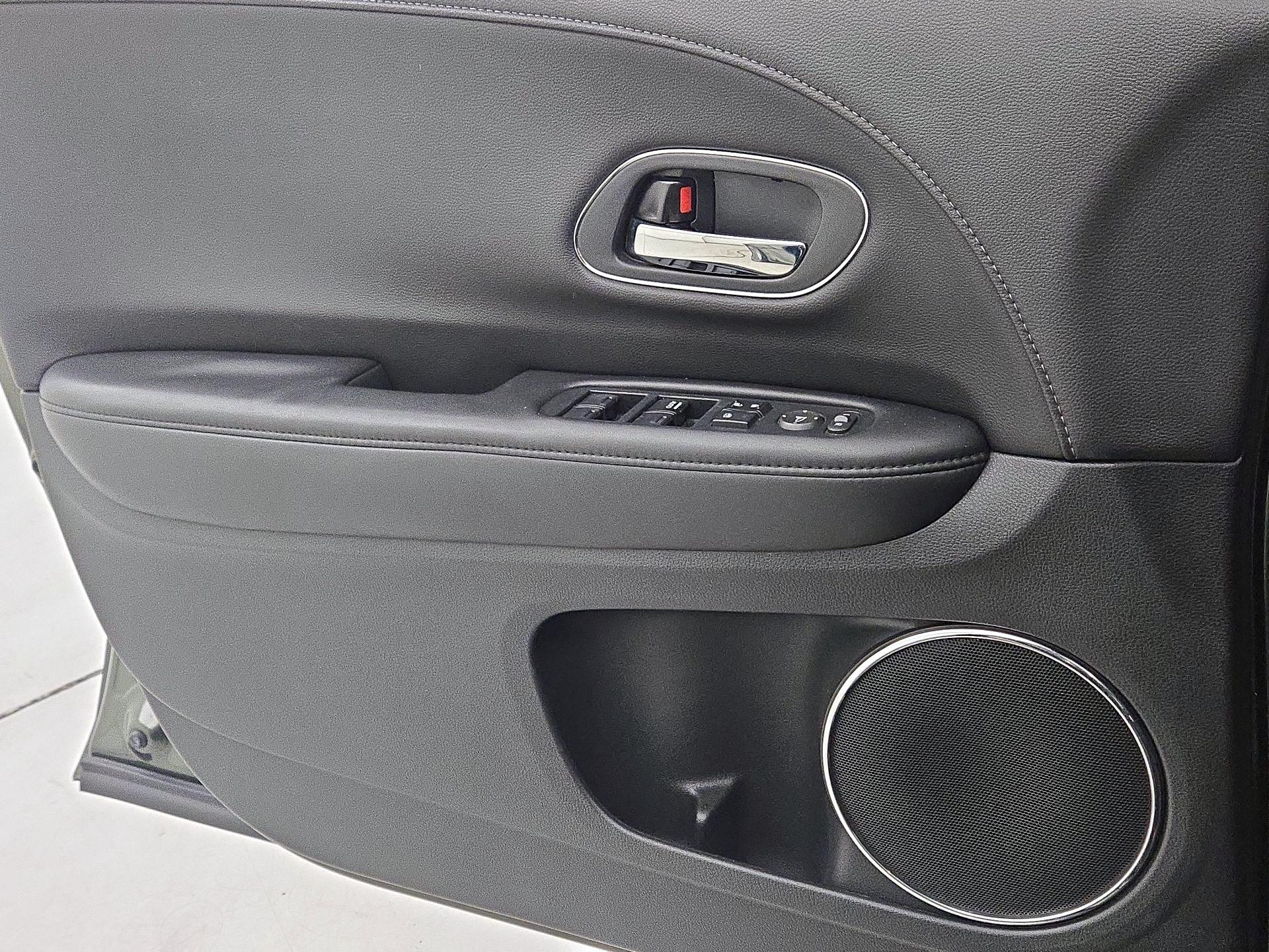 Thumbnail: 2016 Honda HR-V - 12