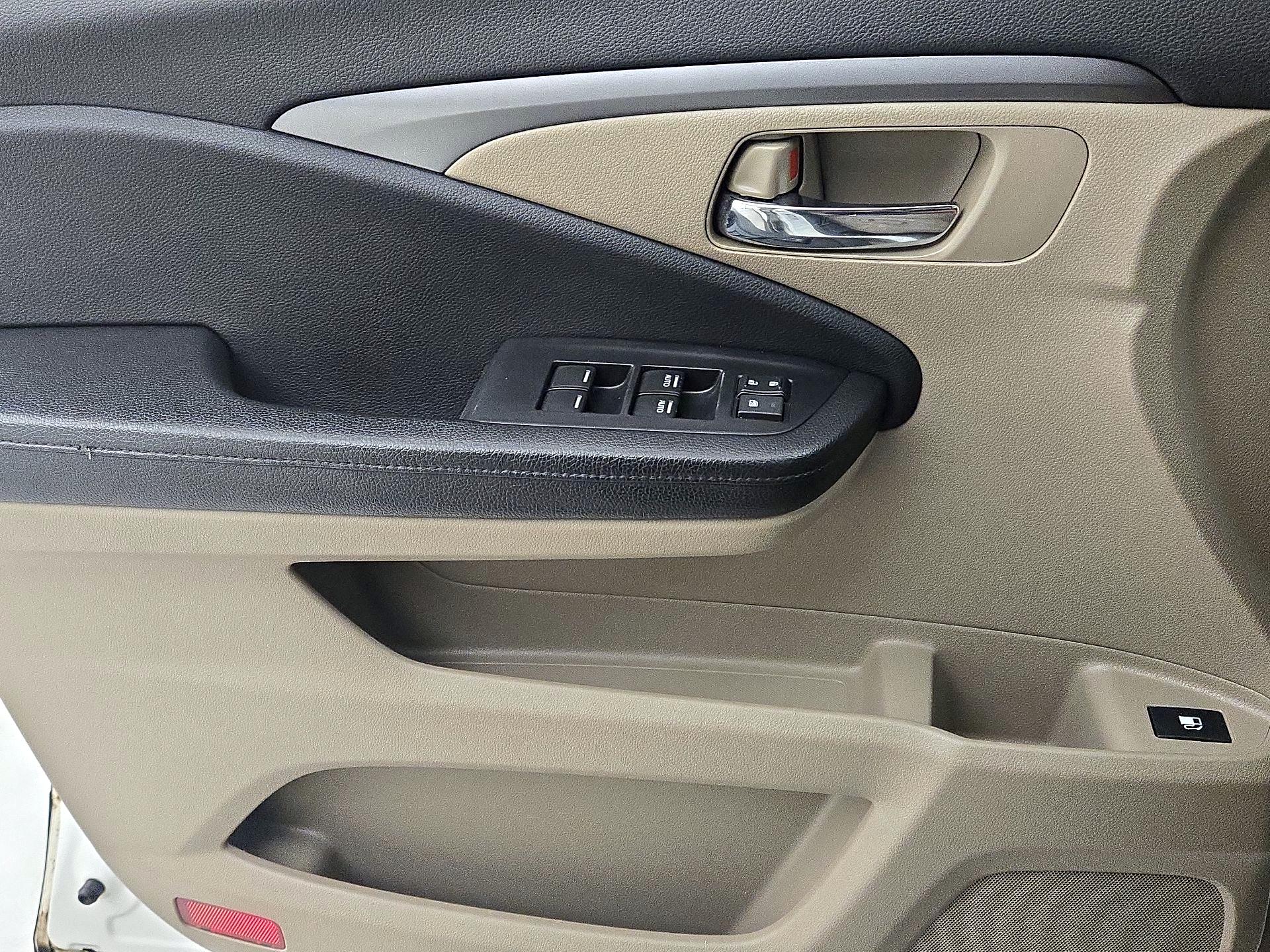 Thumbnail: 2016 Honda Pilot - 12