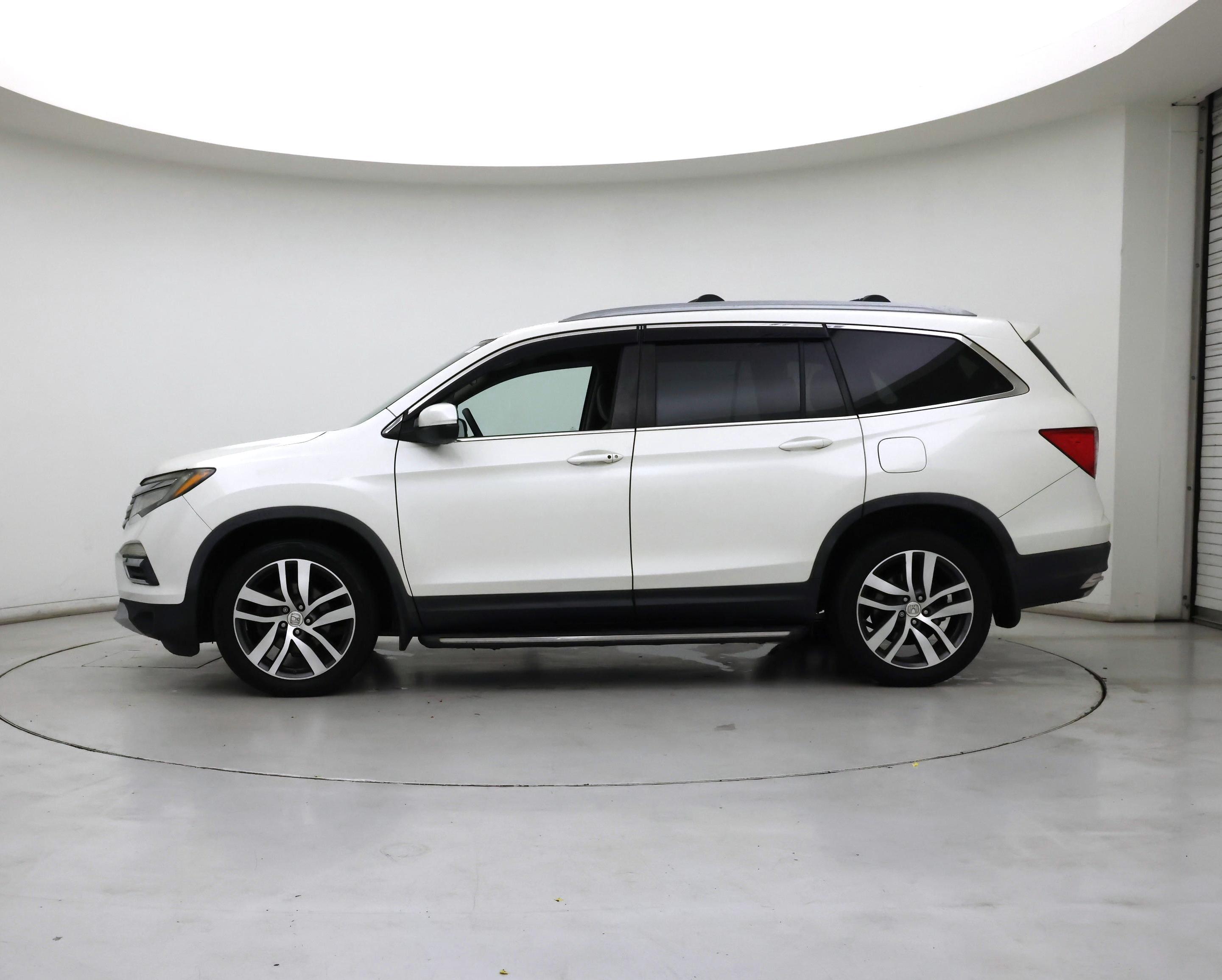 Thumbnail: 2016 Honda Pilot - 3