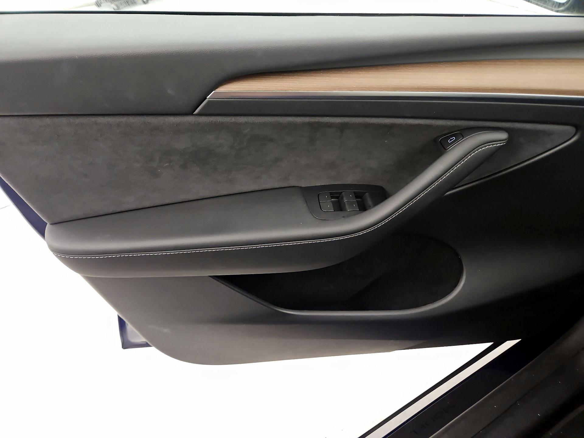 Thumbnail: 2023 Tesla Model Y - 12