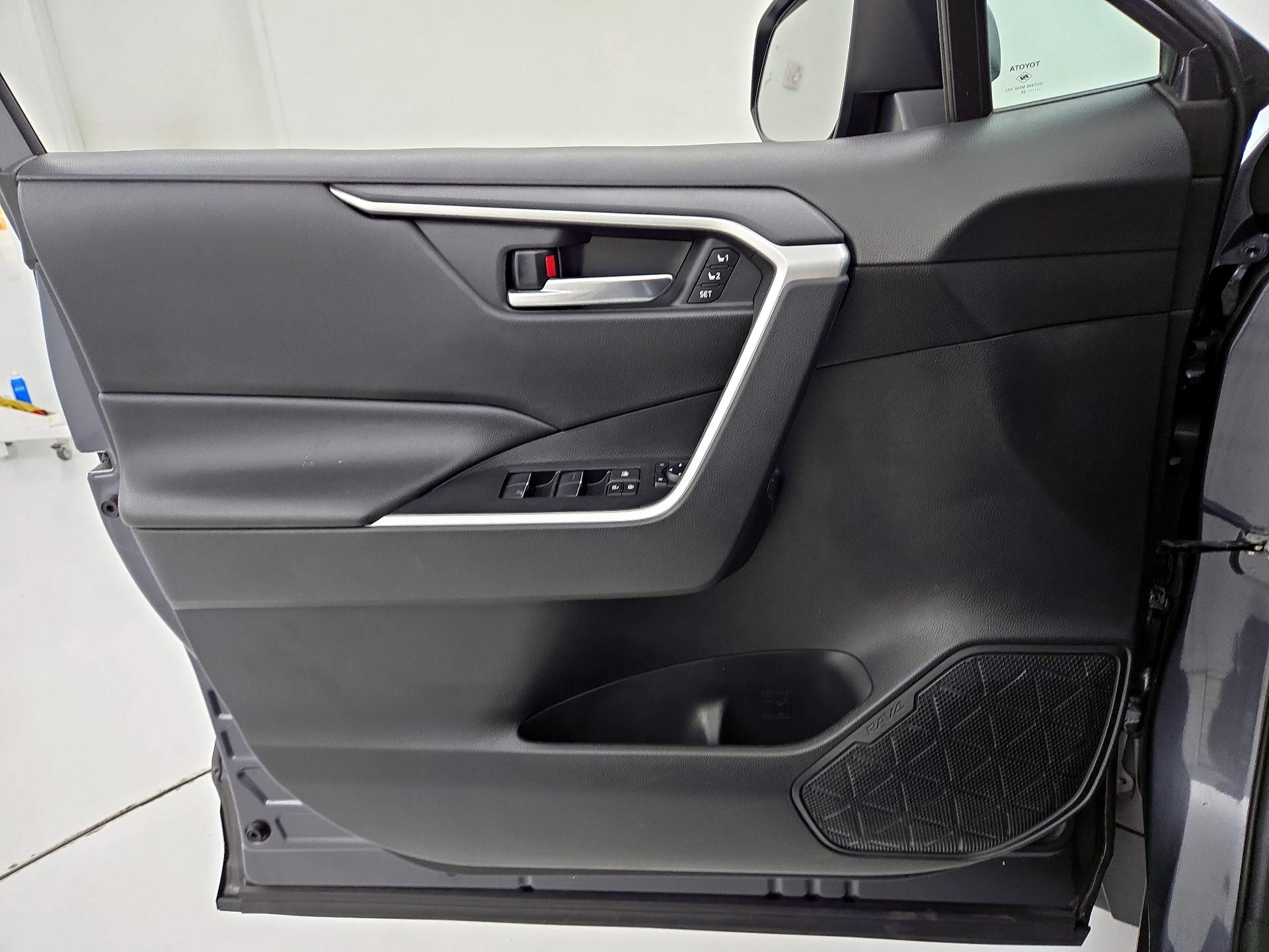 Thumbnail: 2020 Toyota RAV4 - 12