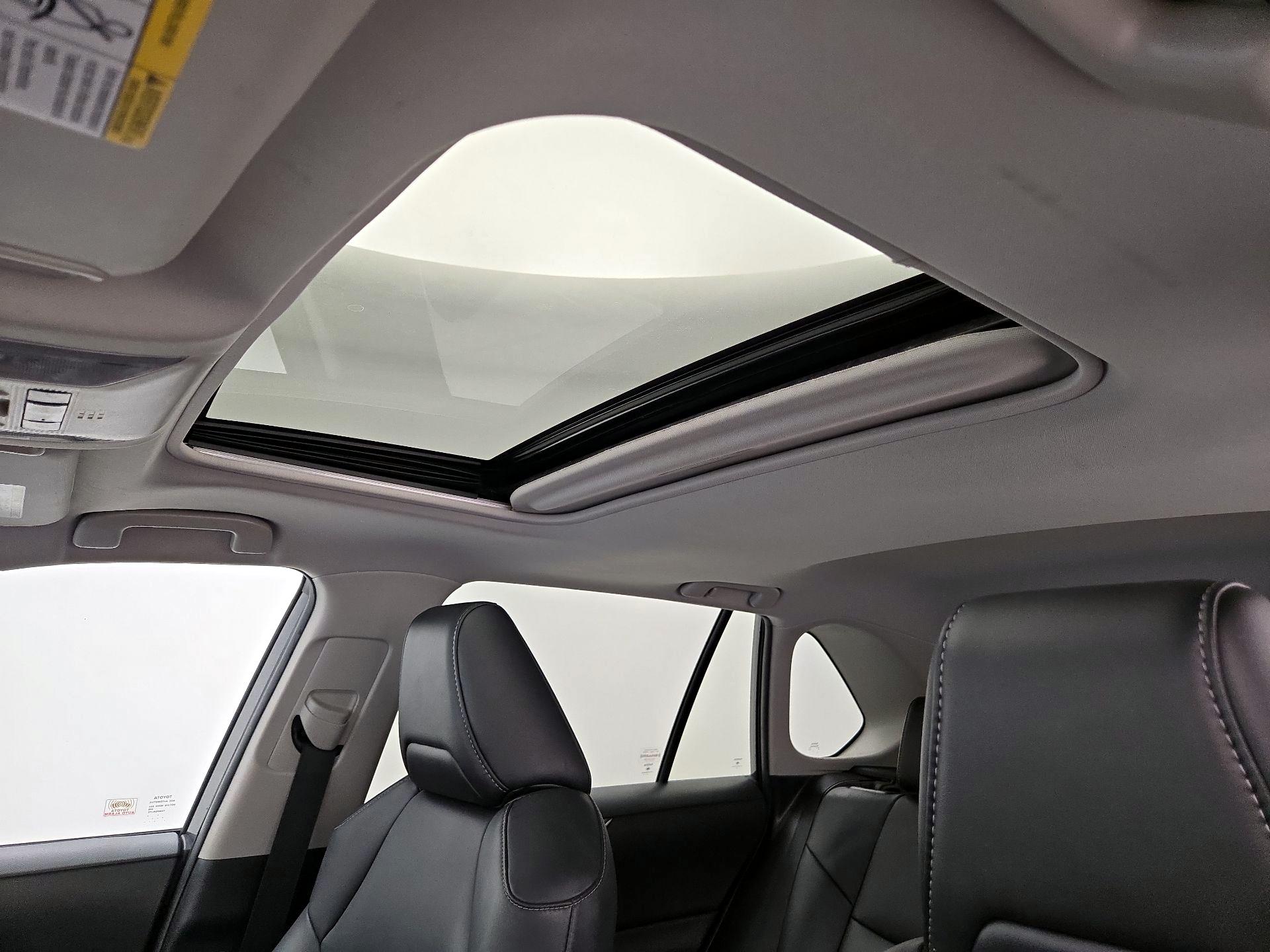 Thumbnail: 2020 Toyota RAV4 - 19