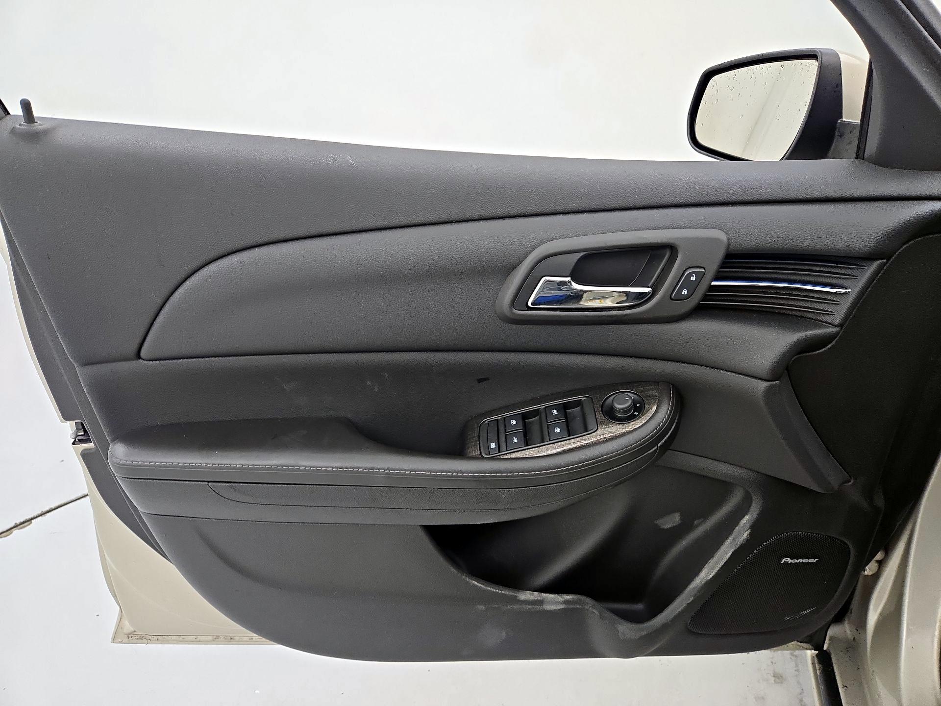 Thumbnail: 2015 Chevrolet Malibu - 12