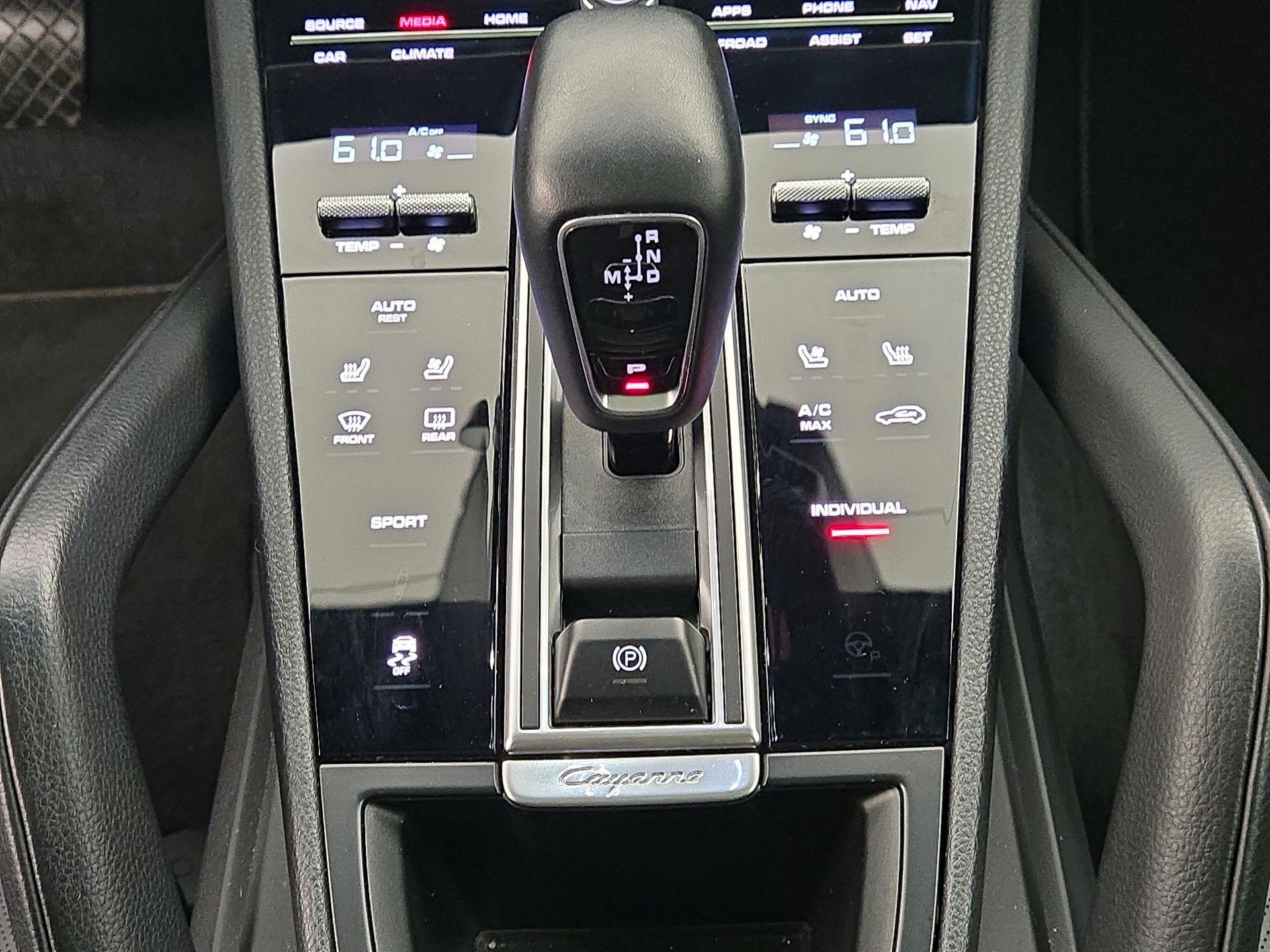 Thumbnail: 2019 Porsche Cayenne - 17