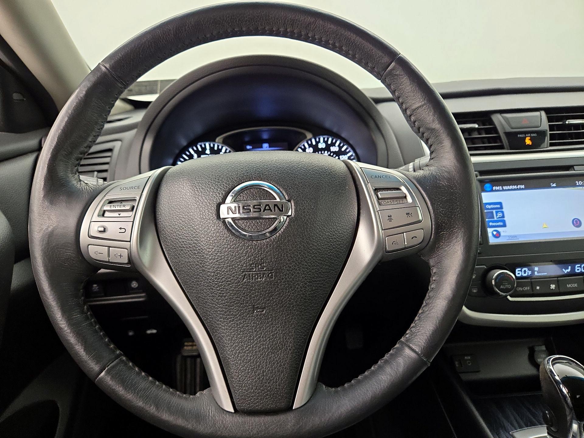 Thumbnail: 2017 Nissan Altima - 10