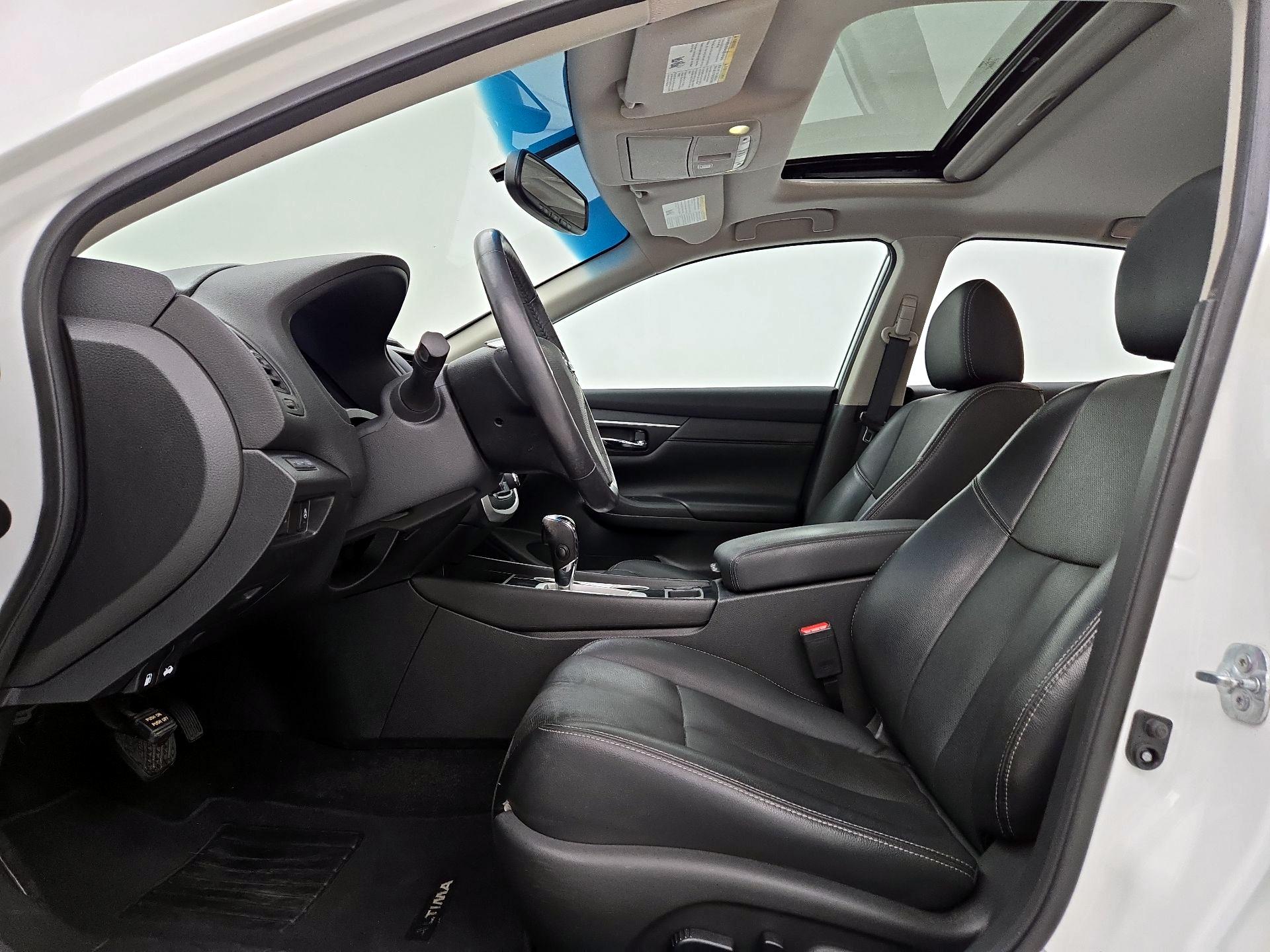 Thumbnail: 2017 Nissan Altima - 11