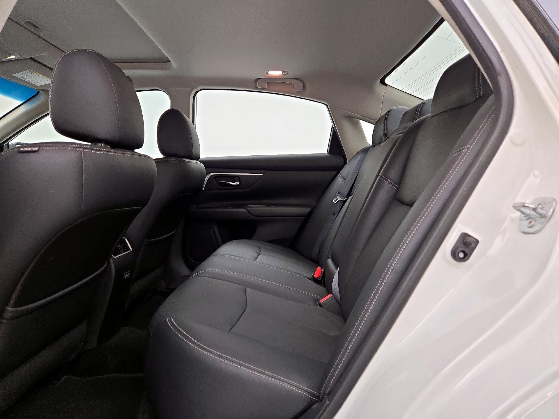 Thumbnail: 2017 Nissan Altima - 20