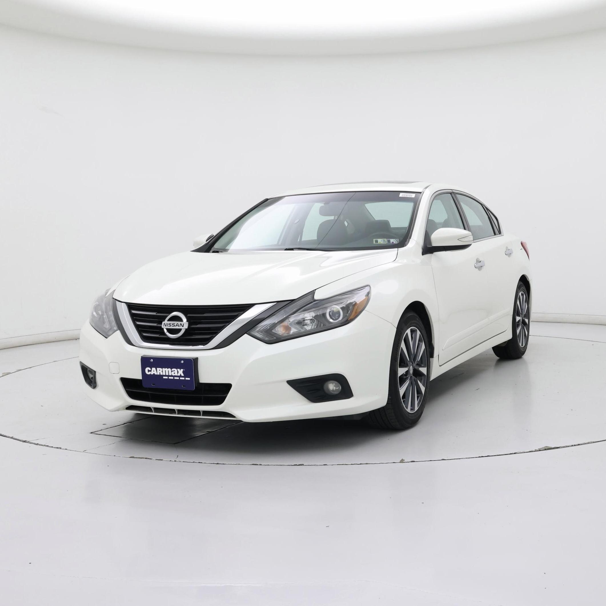 Thumbnail: 2017 Nissan Altima - 4