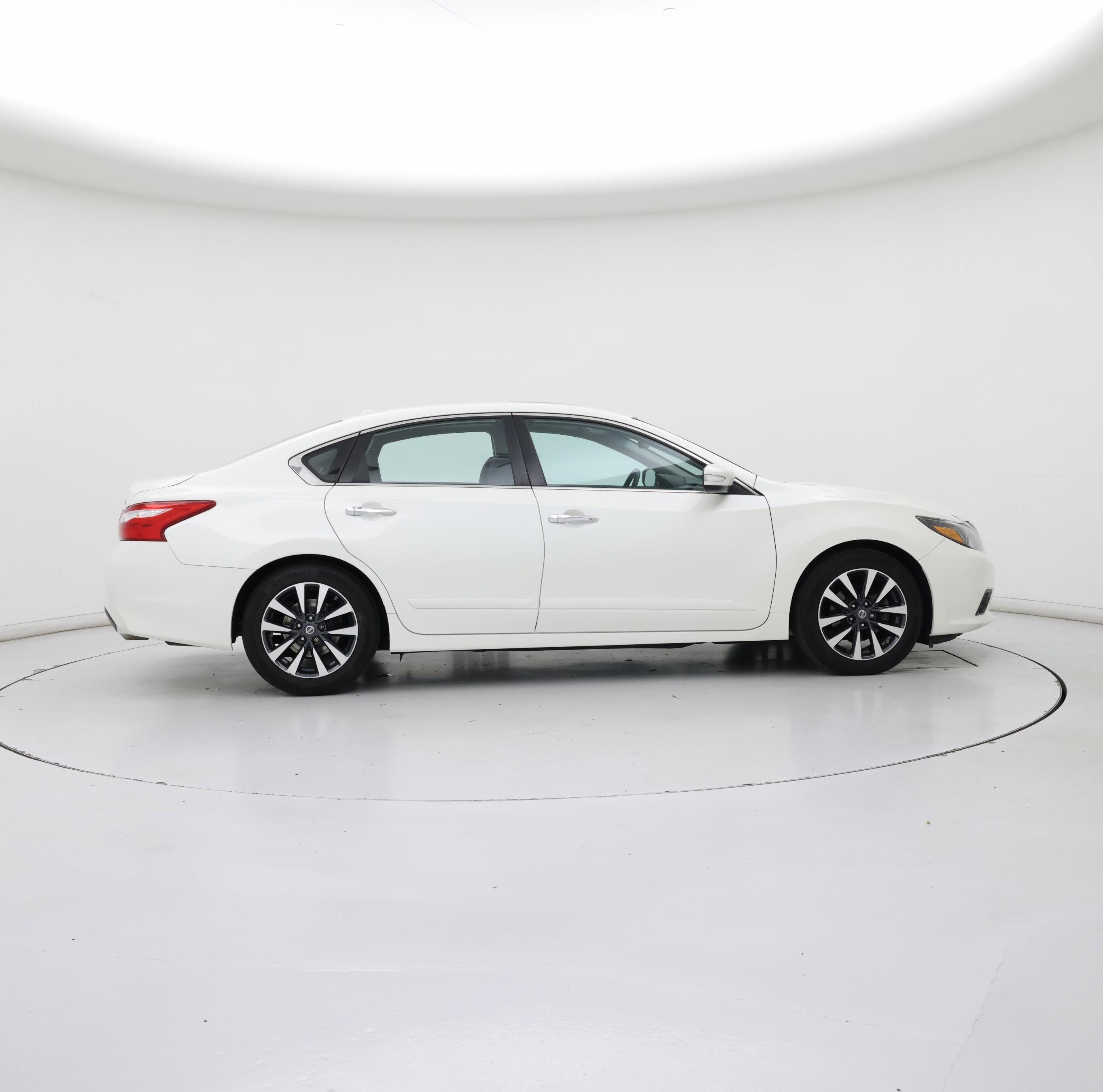 Thumbnail: 2017 Nissan Altima - 7