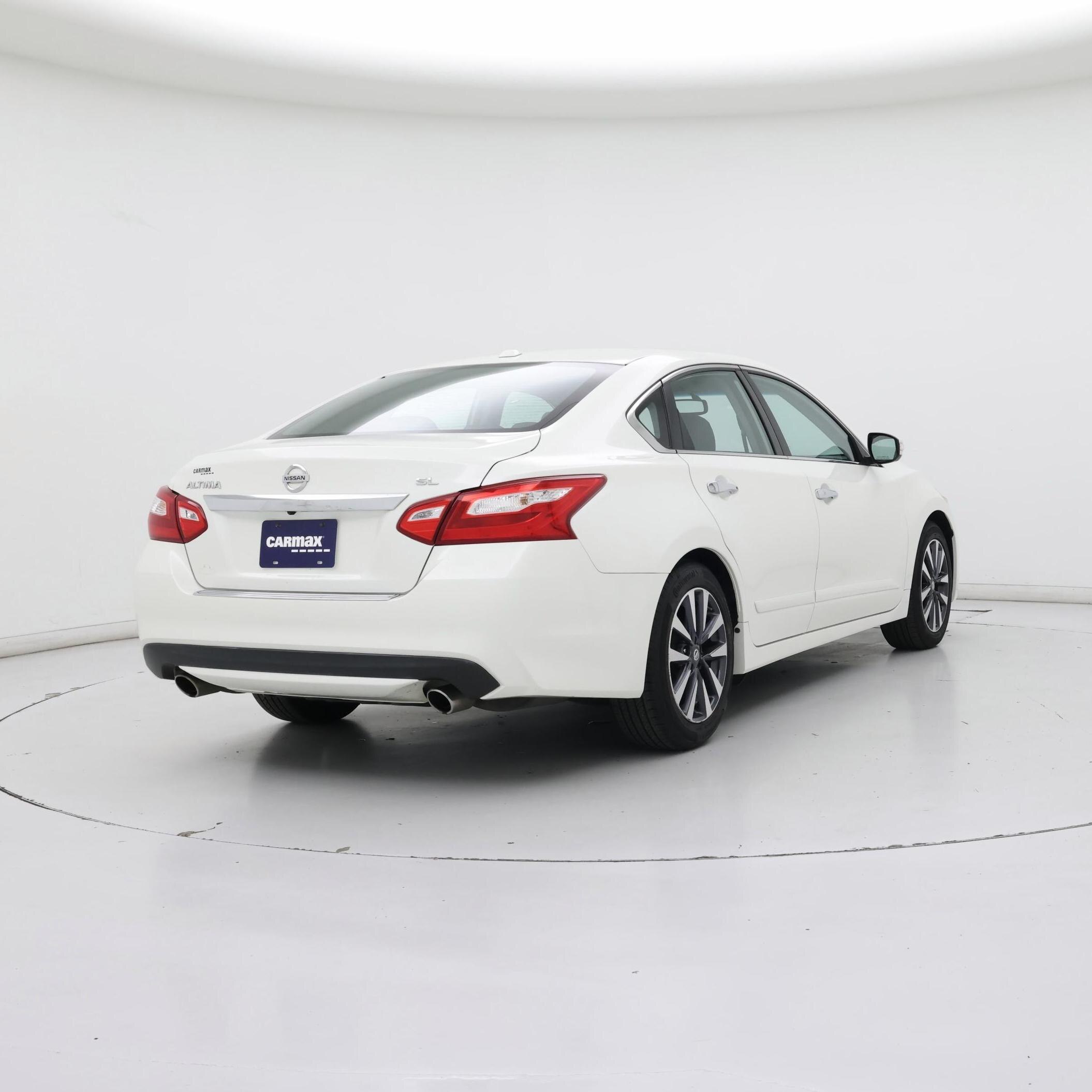 Thumbnail: 2017 Nissan Altima - 8