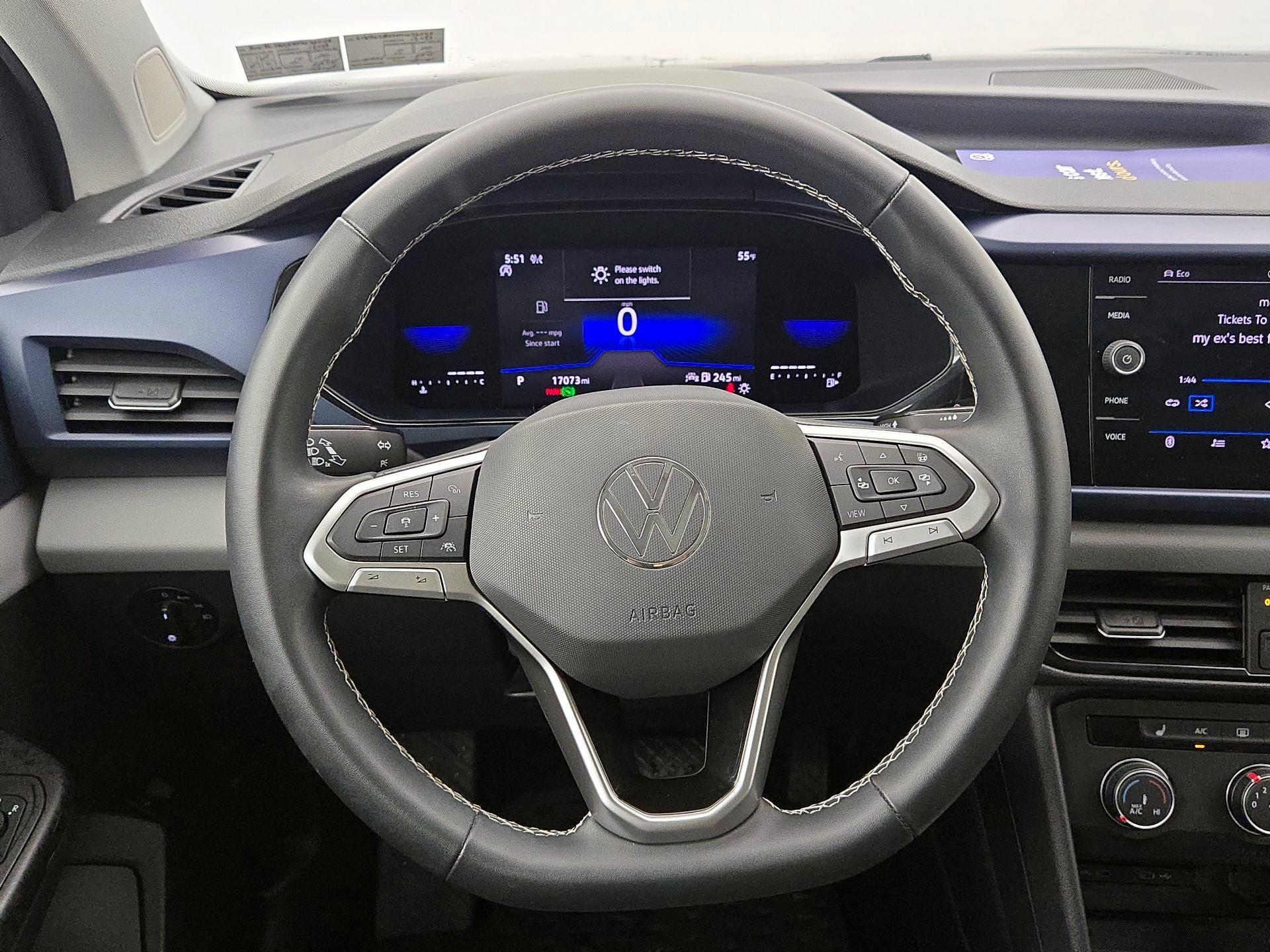 Thumbnail: 2022 Volkswagen Taos - 10
