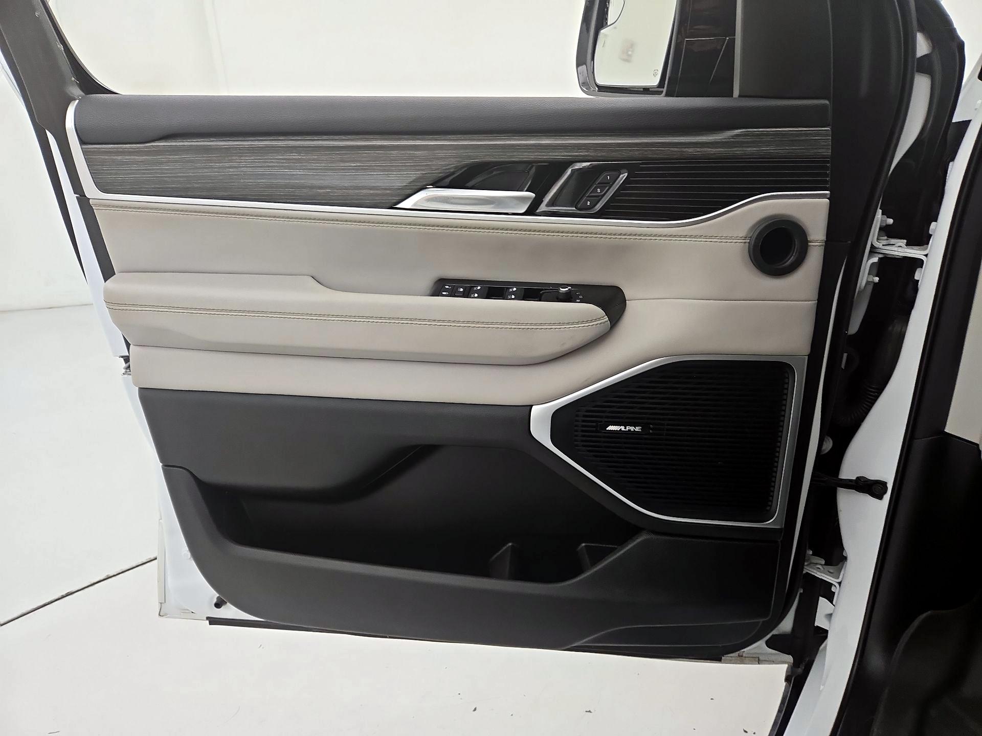 Thumbnail: 2023 Jeep Wagoneer - 12