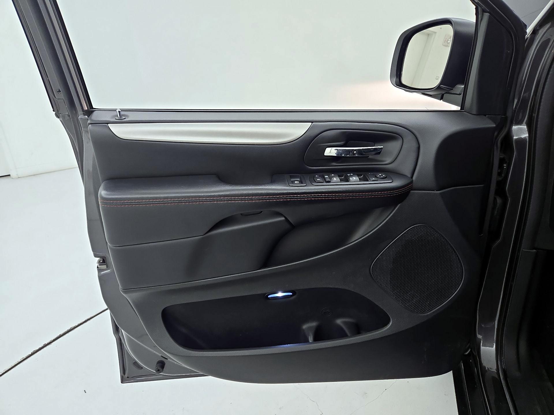 Thumbnail: 2019 Dodge Grand Caravan - 12