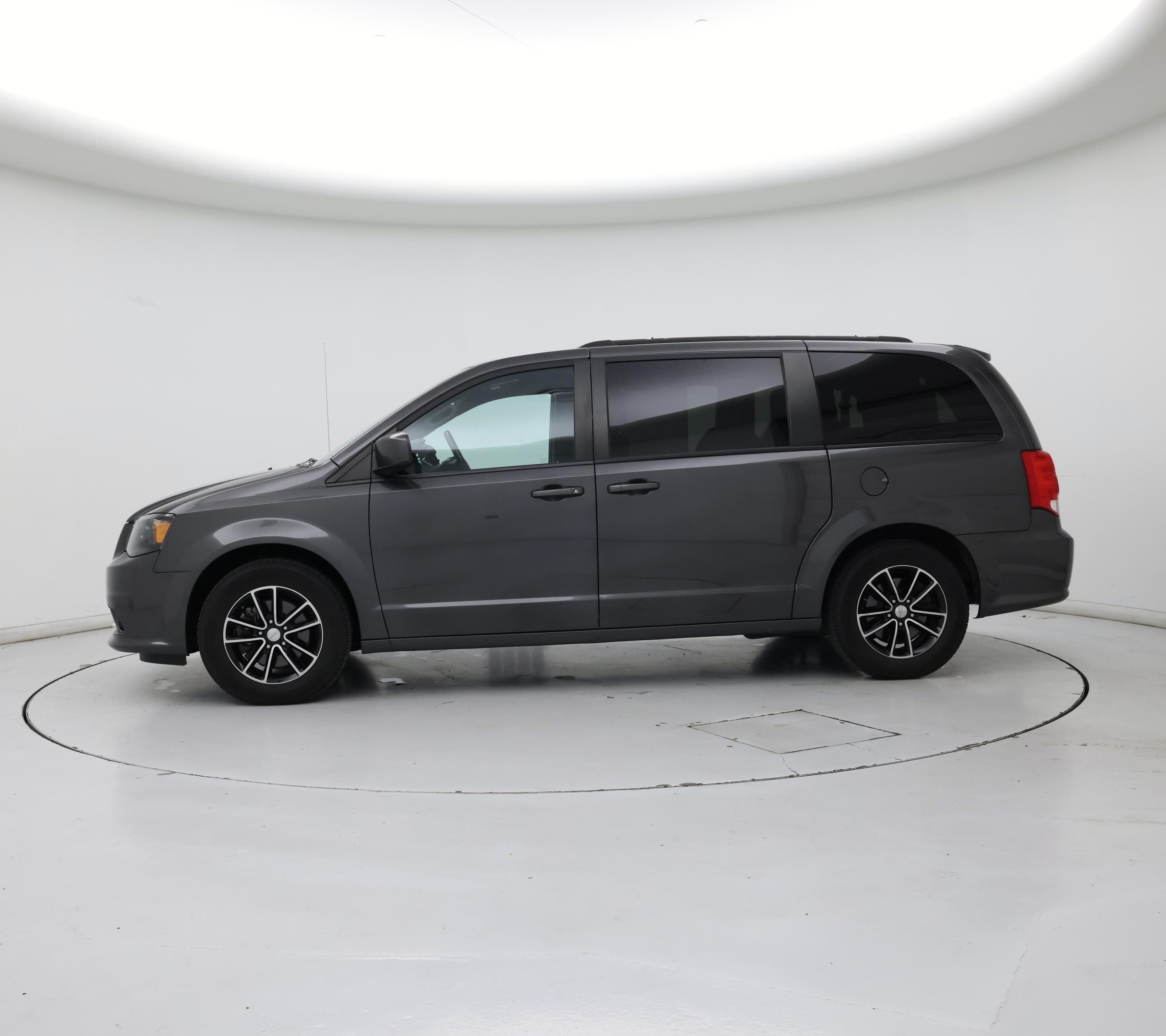 Thumbnail: 2019 Dodge Grand Caravan - 3