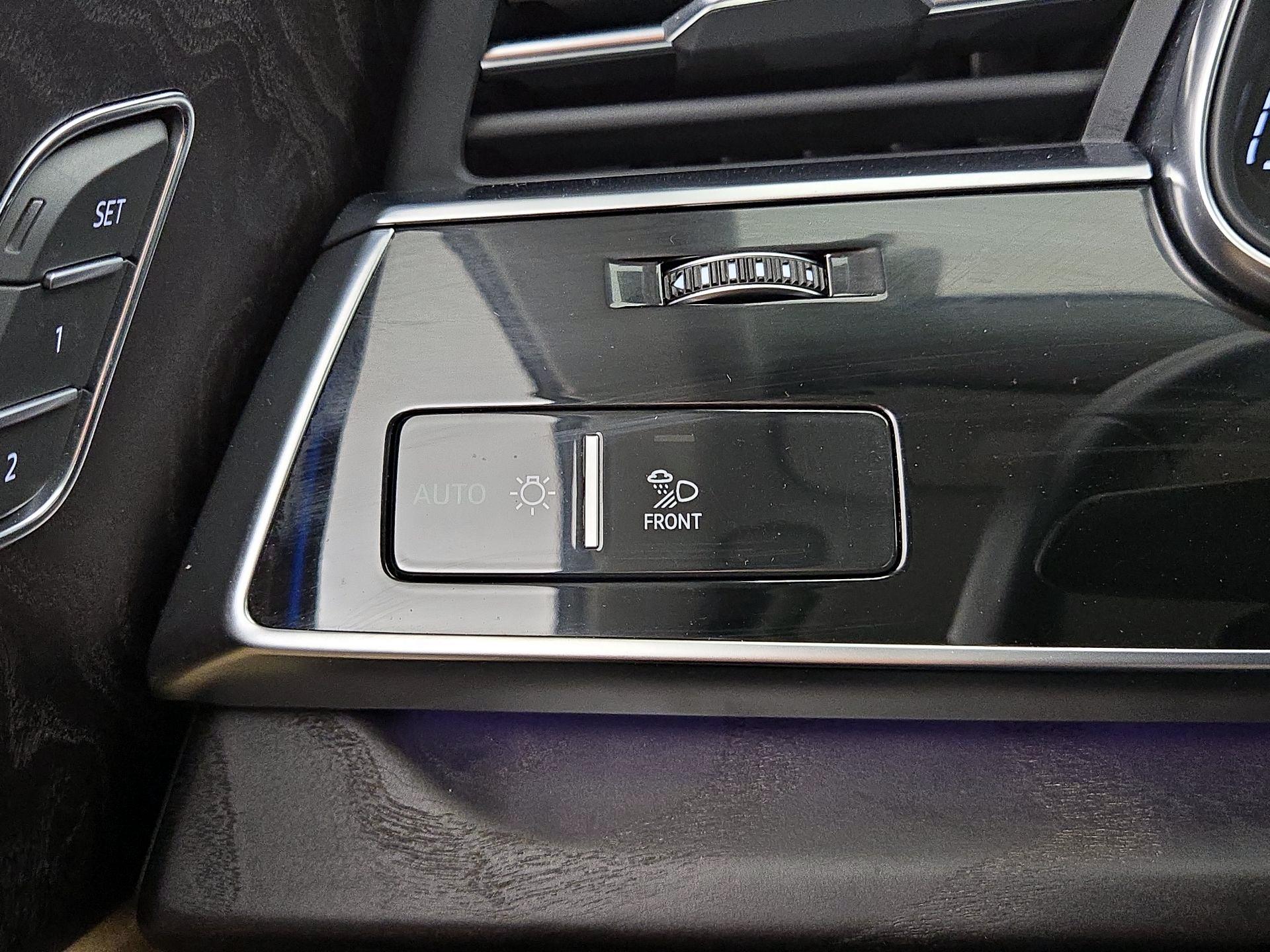 Thumbnail: 2019 Audi Q8 - 13
