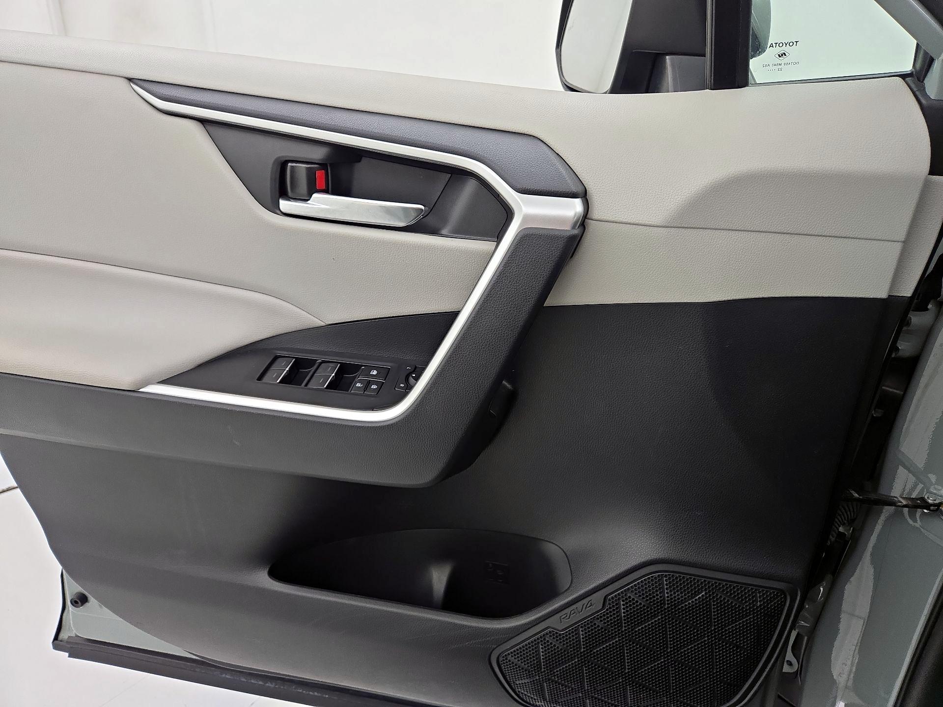 Thumbnail: 2023 Toyota RAV4 - 12