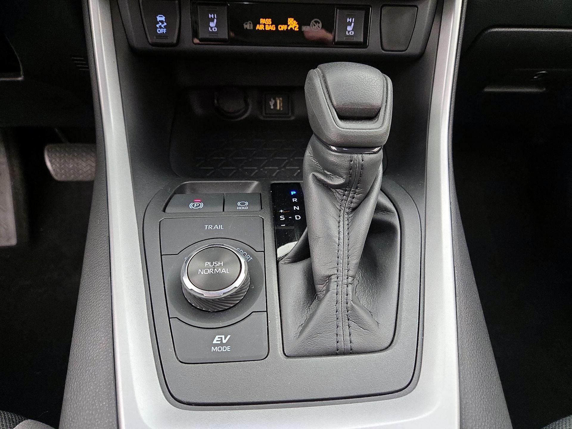 Thumbnail: 2023 Toyota RAV4 - 17