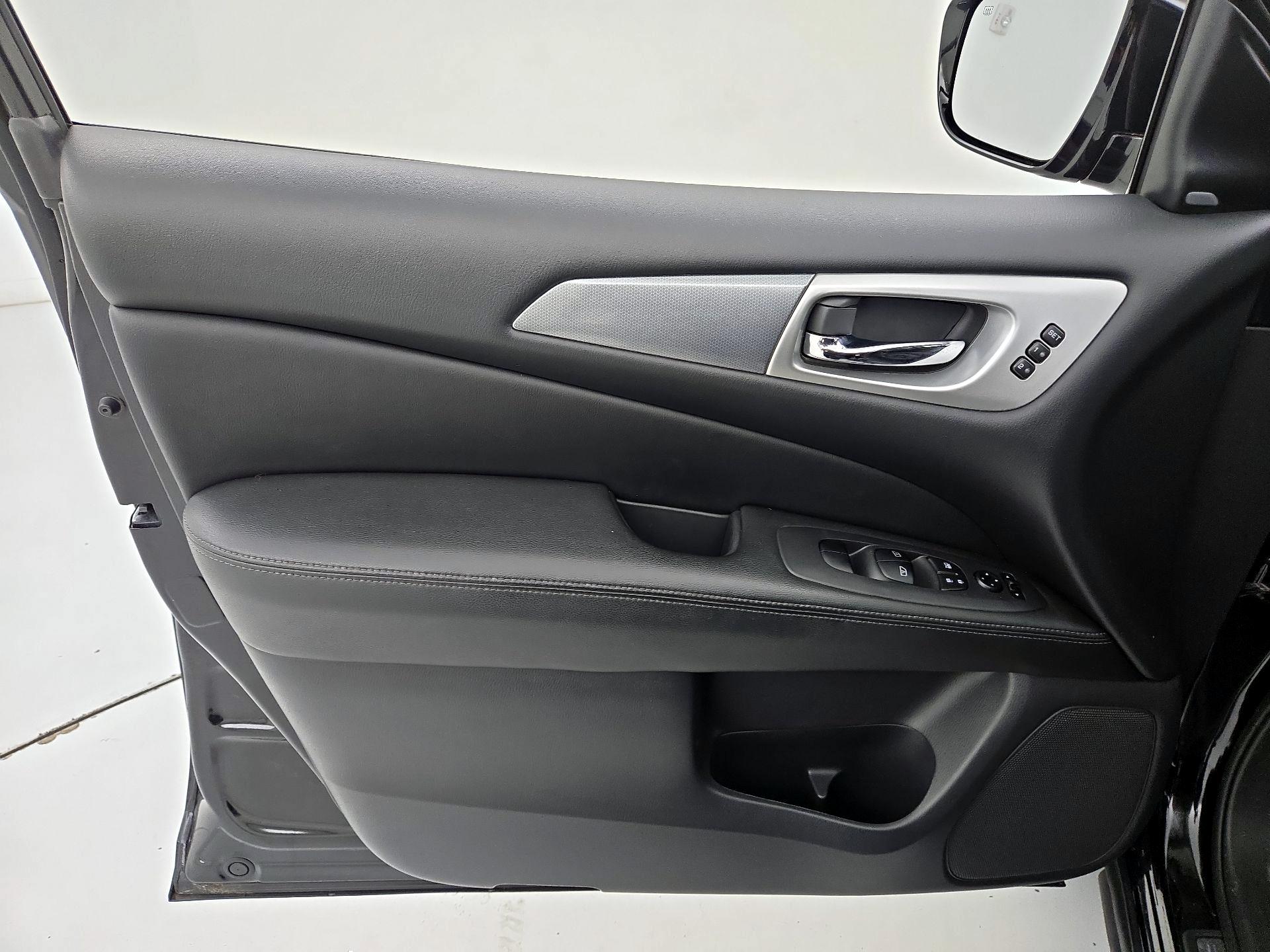 Thumbnail: 2017 Nissan Pathfinder - 12