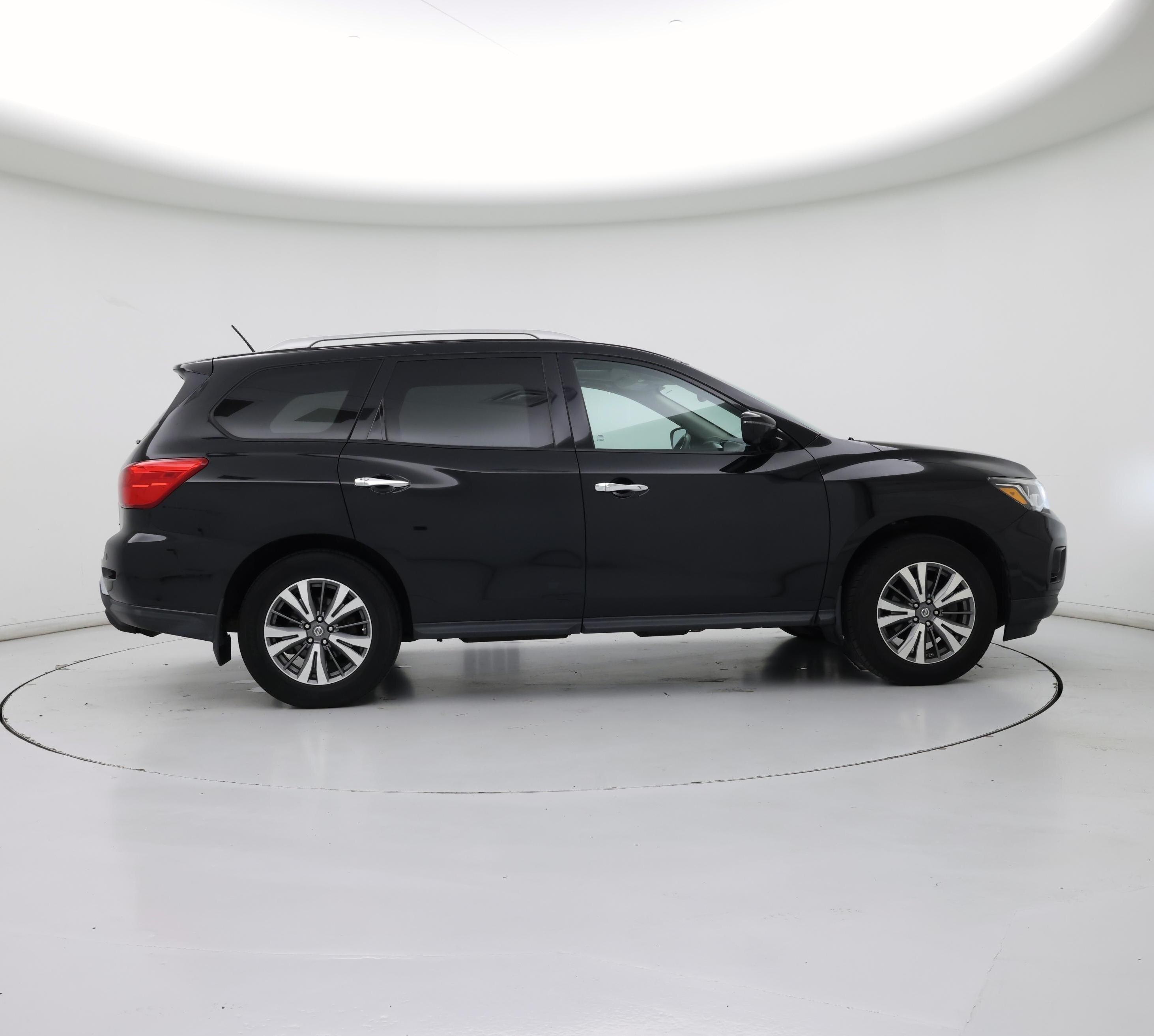 Thumbnail: 2017 Nissan Pathfinder - 7