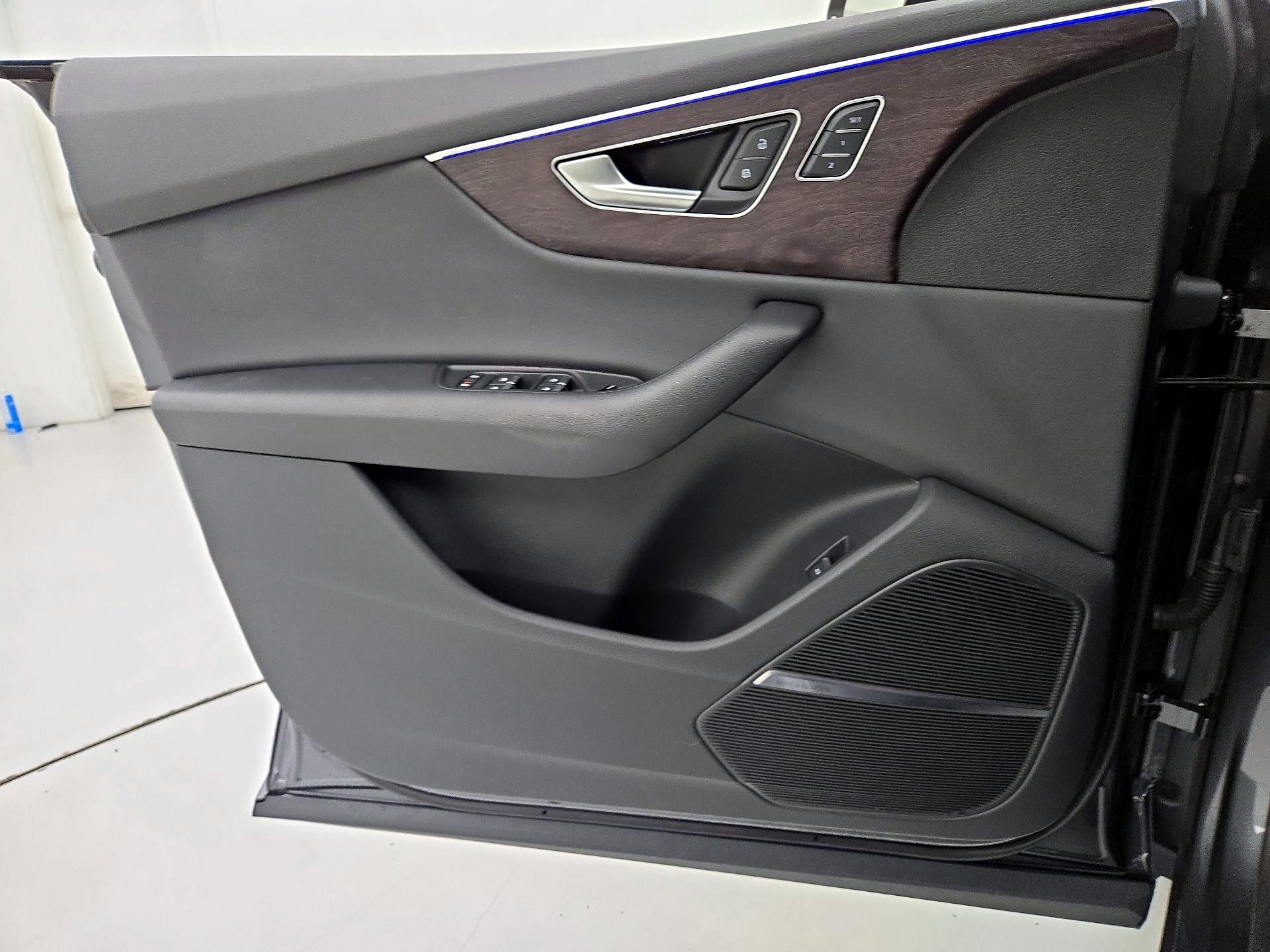 Thumbnail: 2019 Audi Q8 - 12