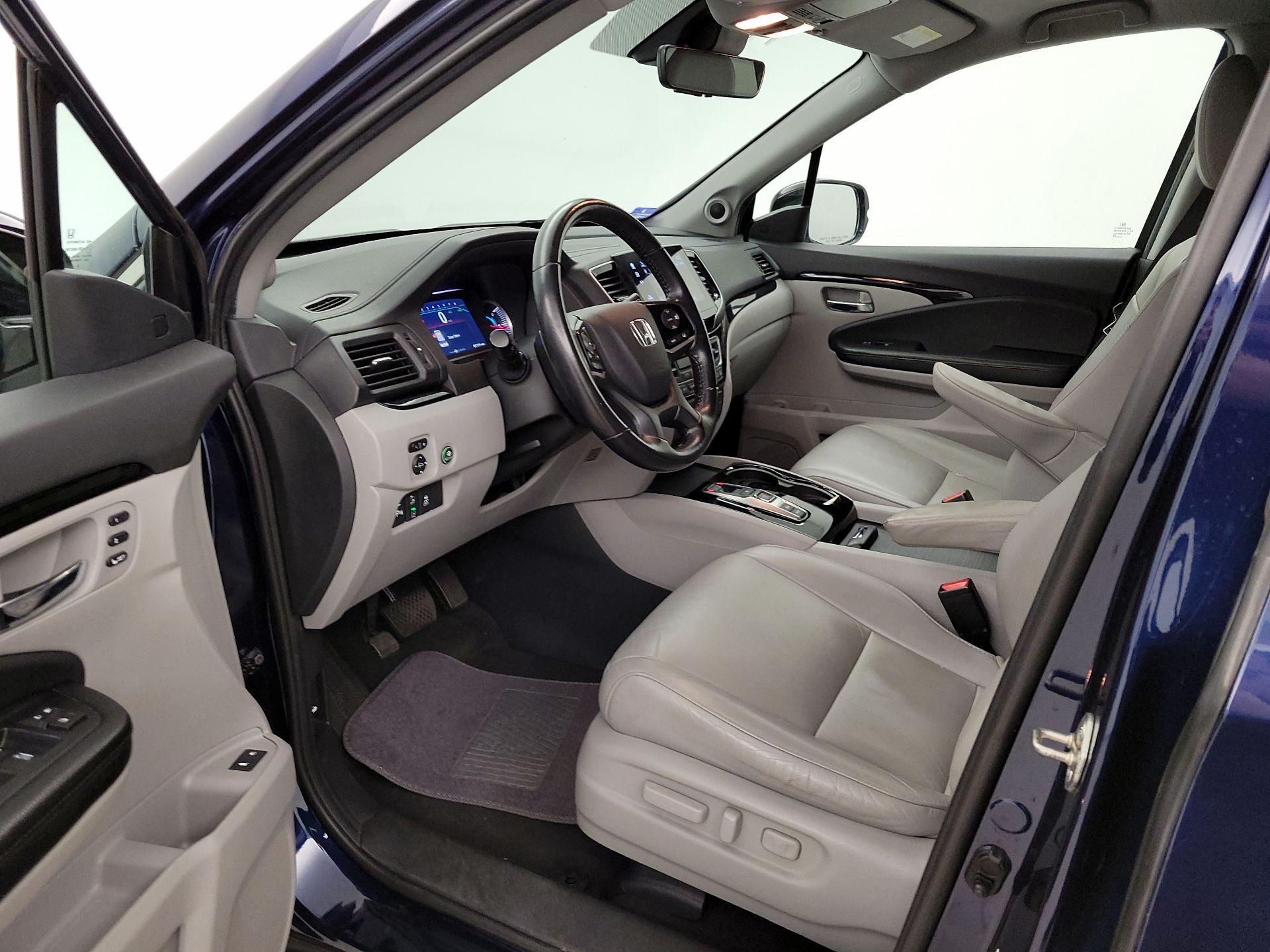 Thumbnail: 2019 Honda Pilot - 11