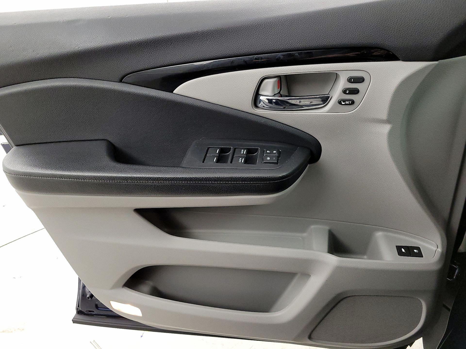 Thumbnail: 2019 Honda Pilot - 12