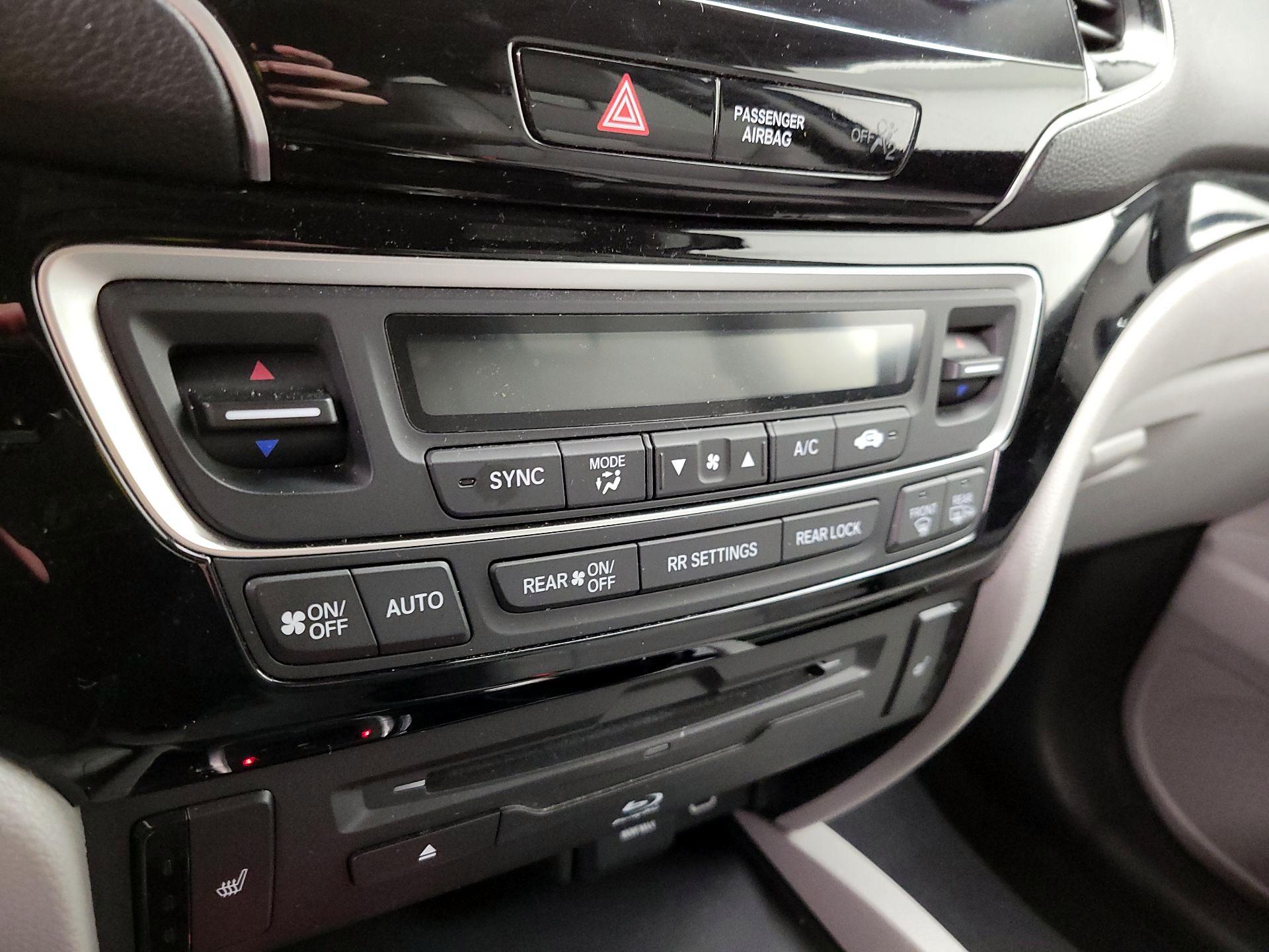 Thumbnail: 2019 Honda Pilot - 16