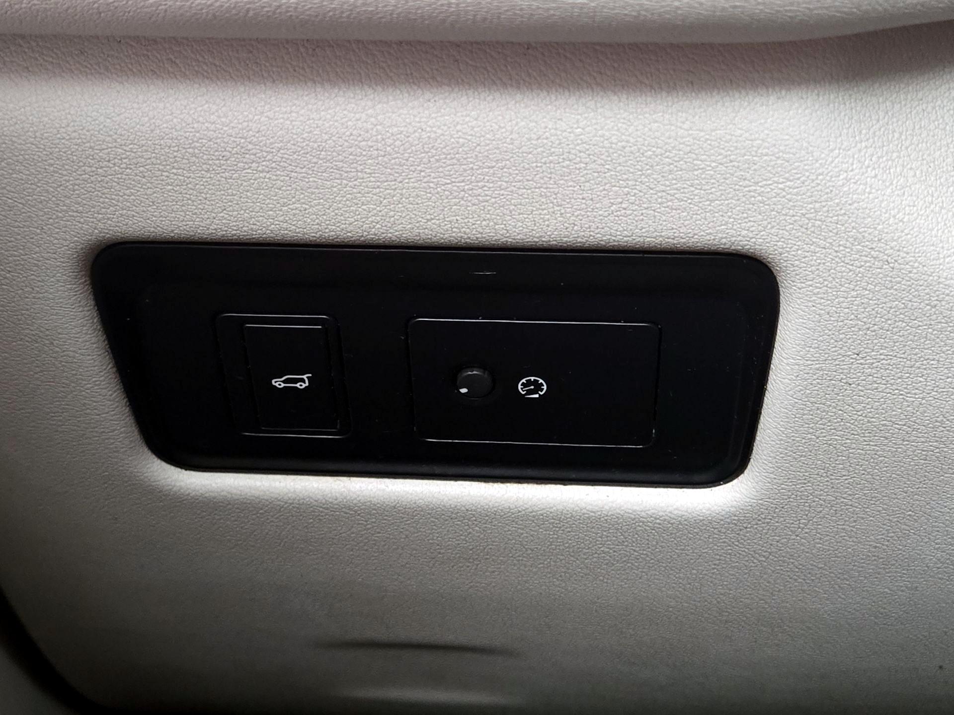 Thumbnail: 2021 Jaguar F-Pace - 13