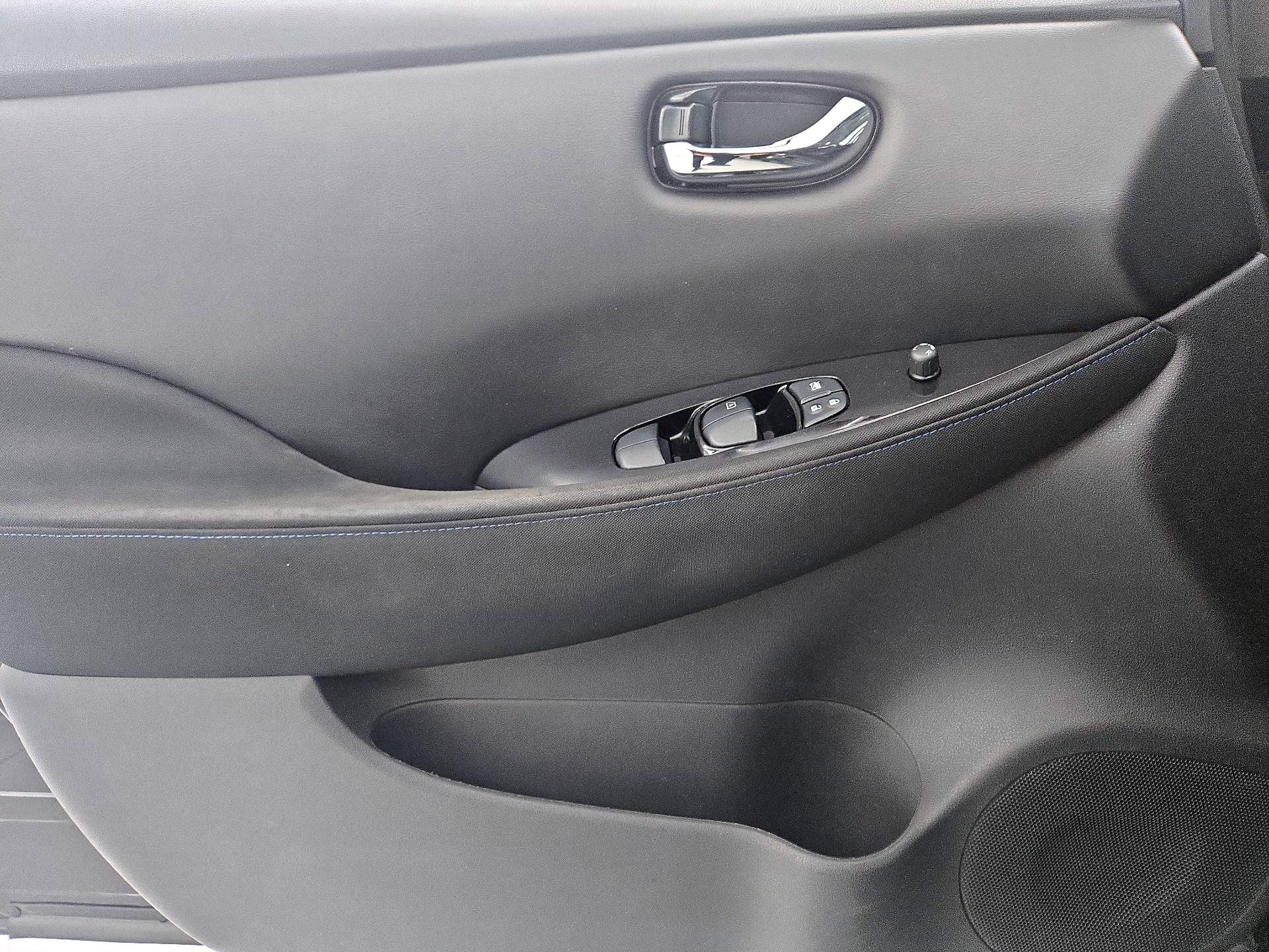 Thumbnail: 2020 Nissan Leaf - 12