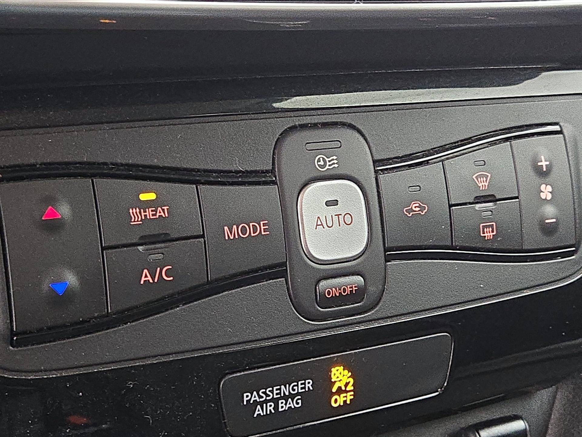 Thumbnail: 2020 Nissan Leaf - 16