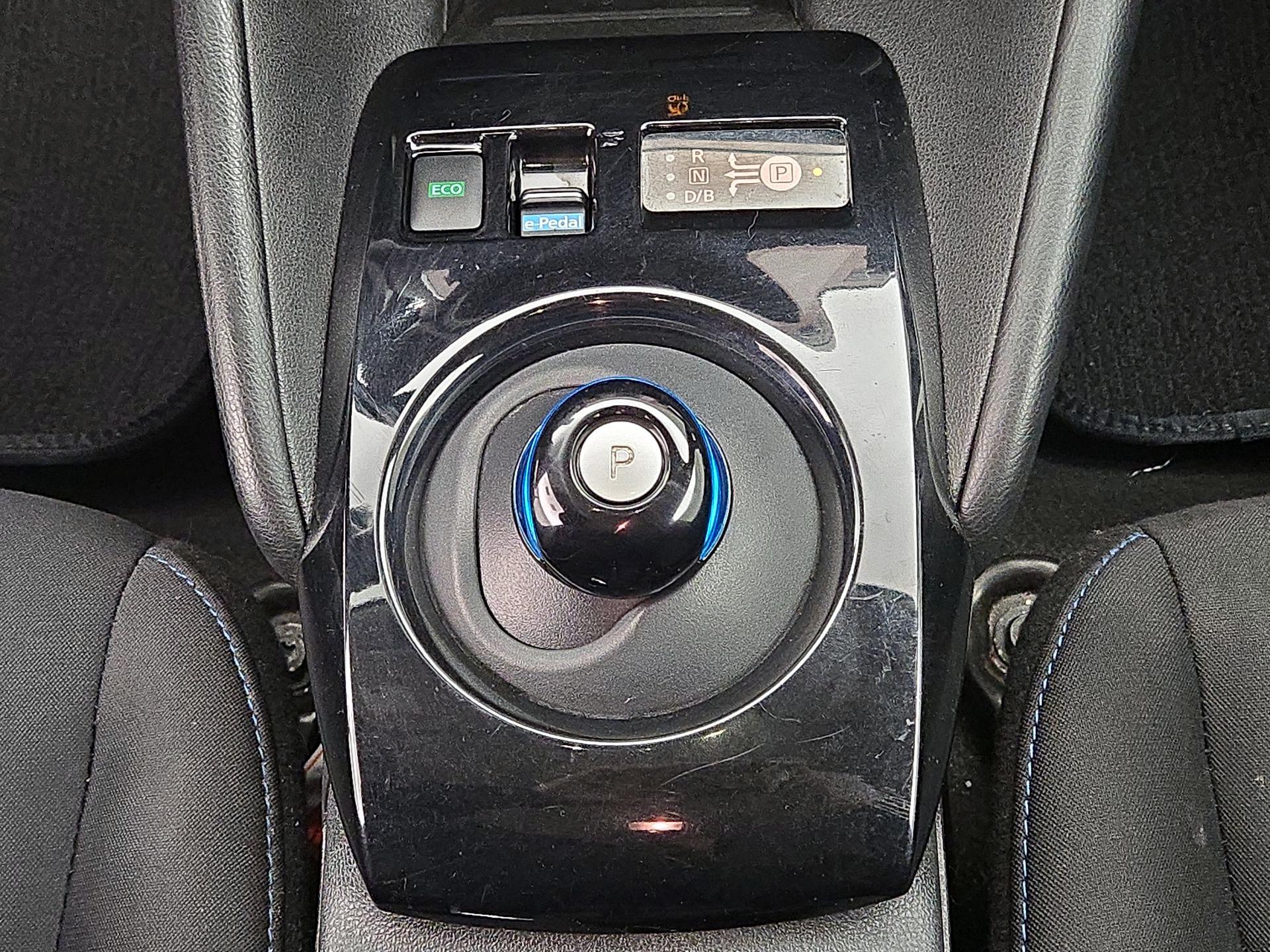 Thumbnail: 2020 Nissan Leaf - 17