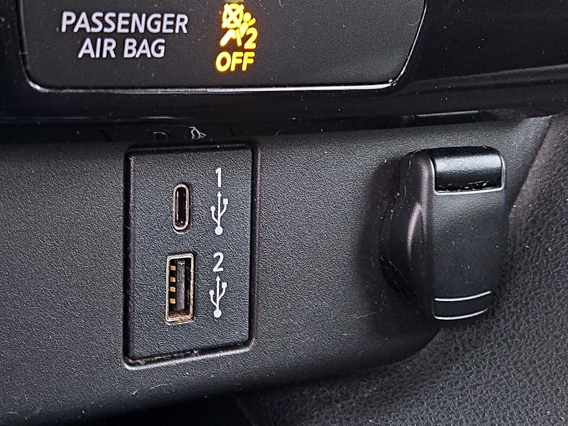 Thumbnail: 2020 Nissan Leaf - 18