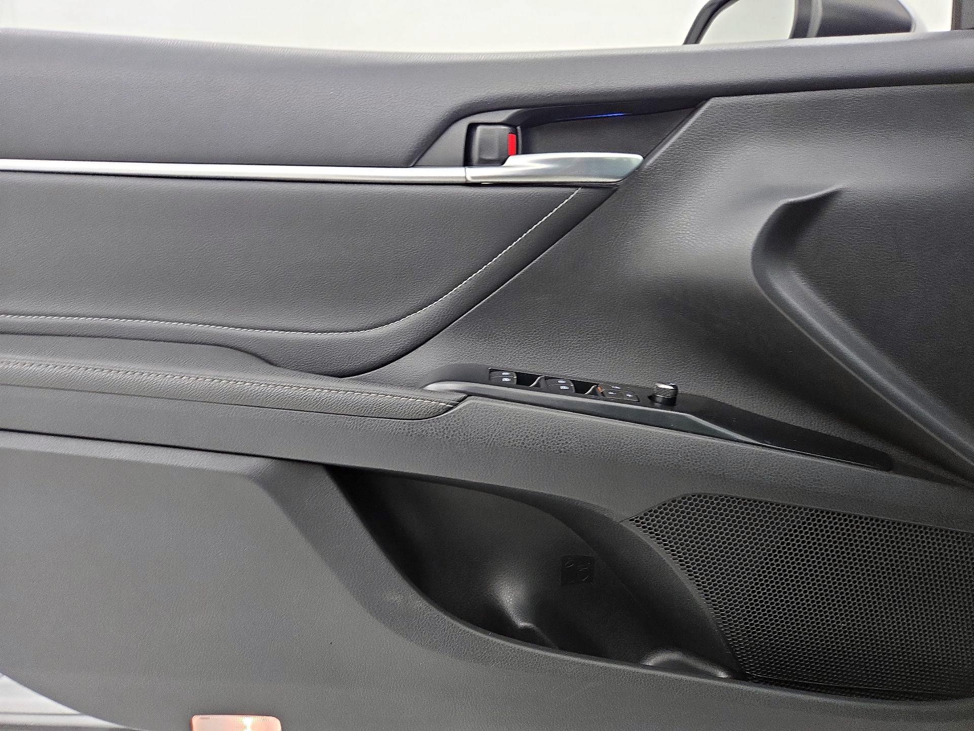 Thumbnail: 2018 Toyota Camry - 12