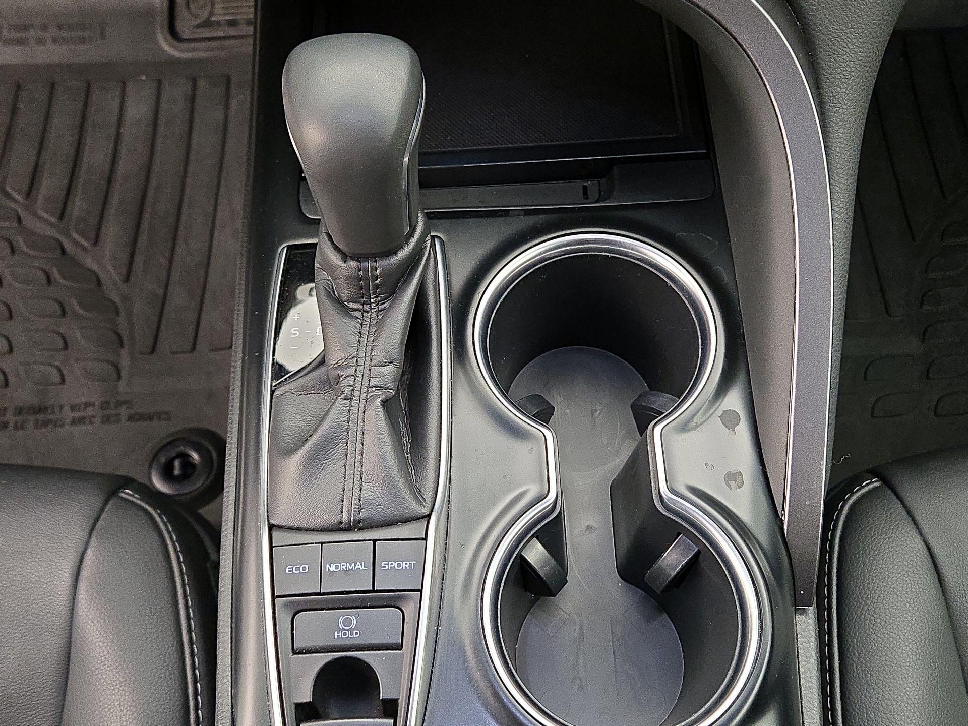 Thumbnail: 2018 Toyota Camry - 16