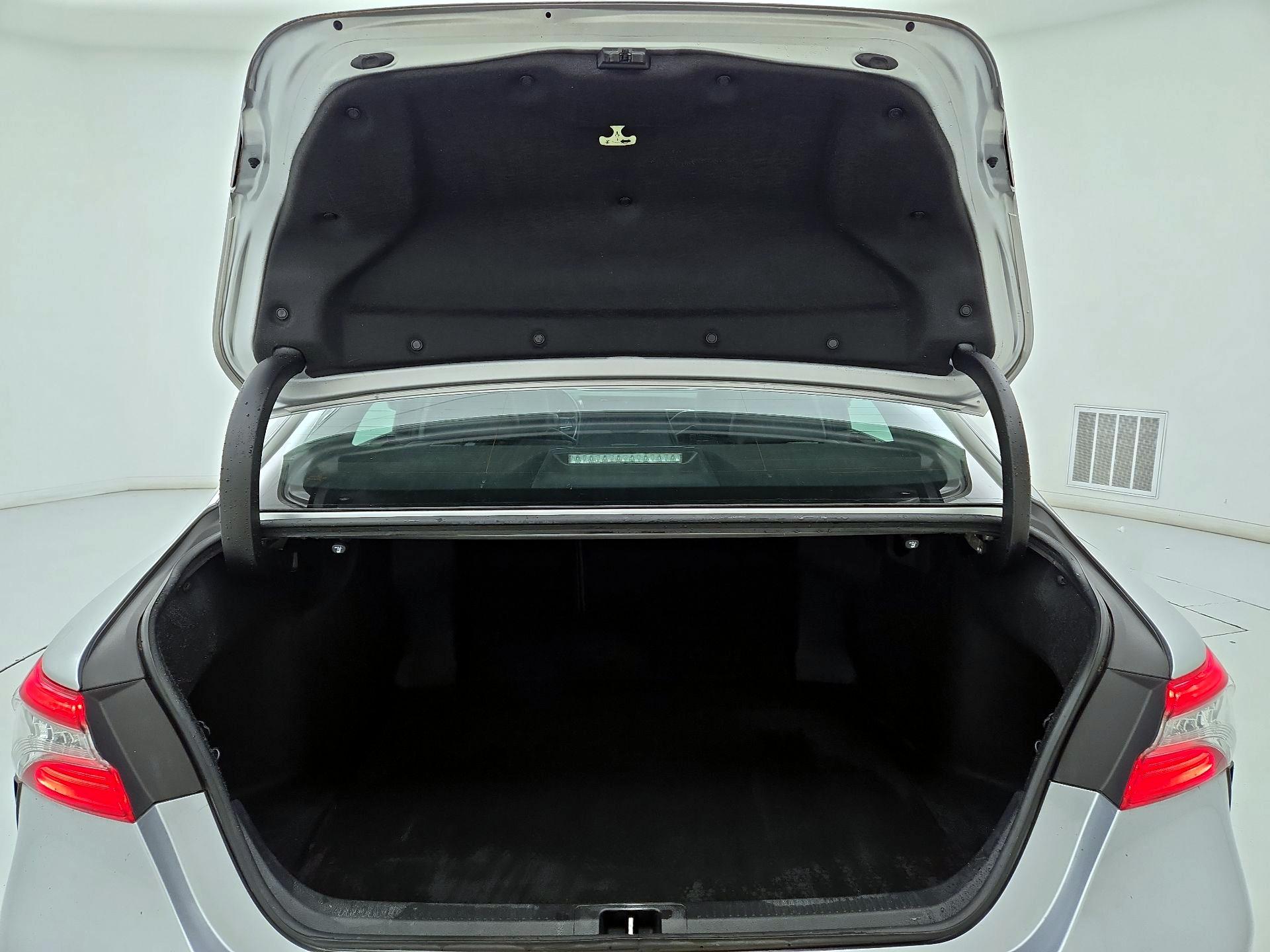 Thumbnail: 2018 Toyota Camry - 20