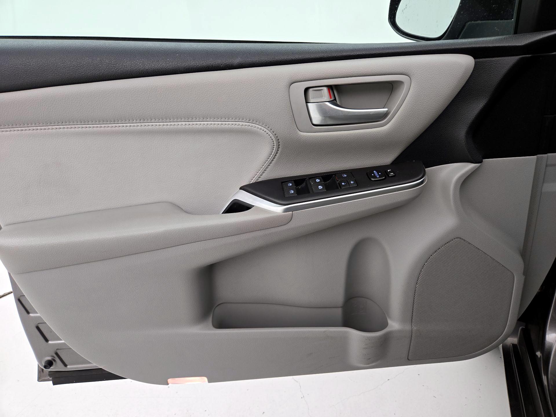 Thumbnail: 2017 Toyota Camry - 12