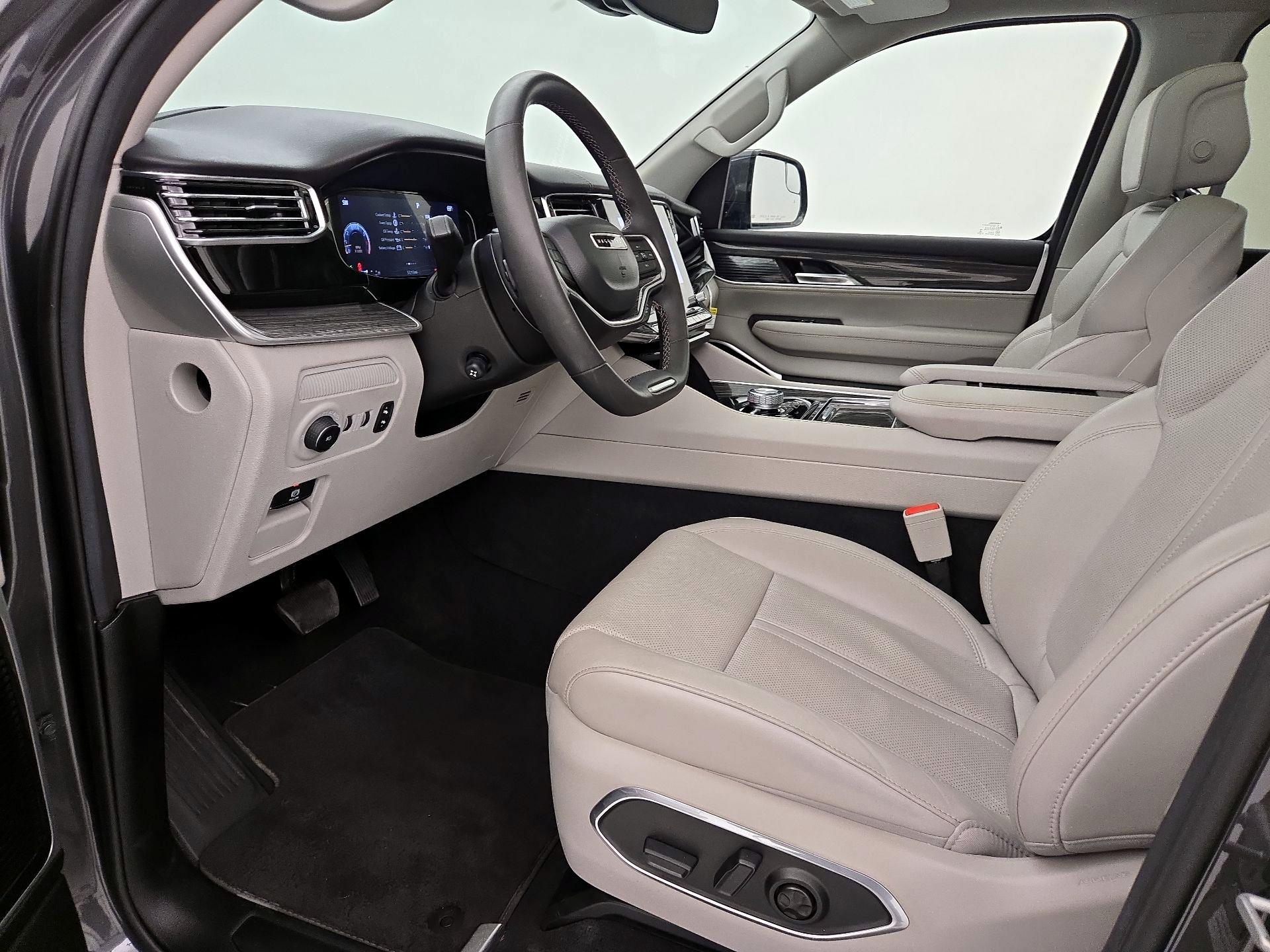 Thumbnail: 2022 Jeep Wagoneer - 11