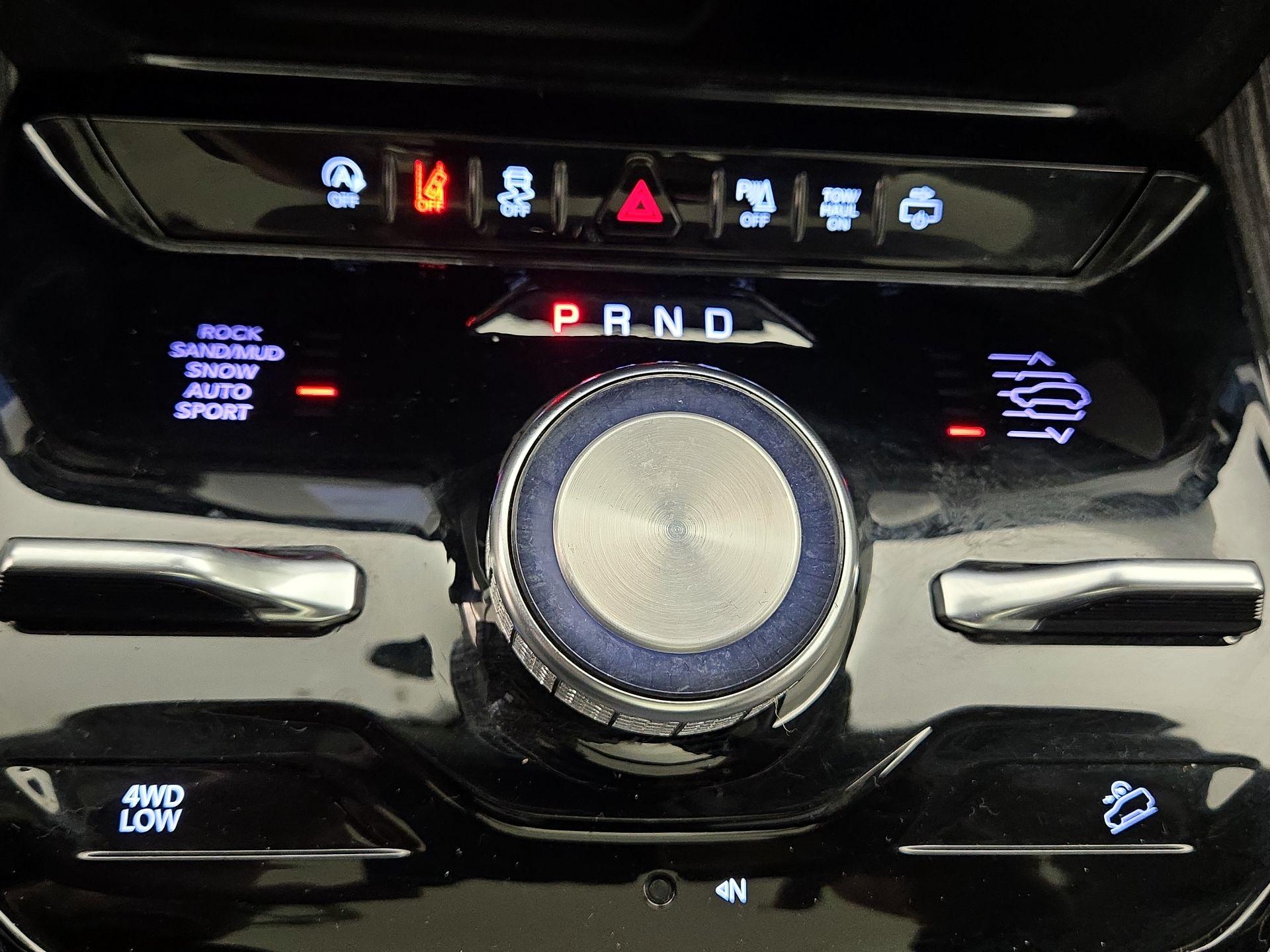 Thumbnail: 2022 Jeep Wagoneer - 17