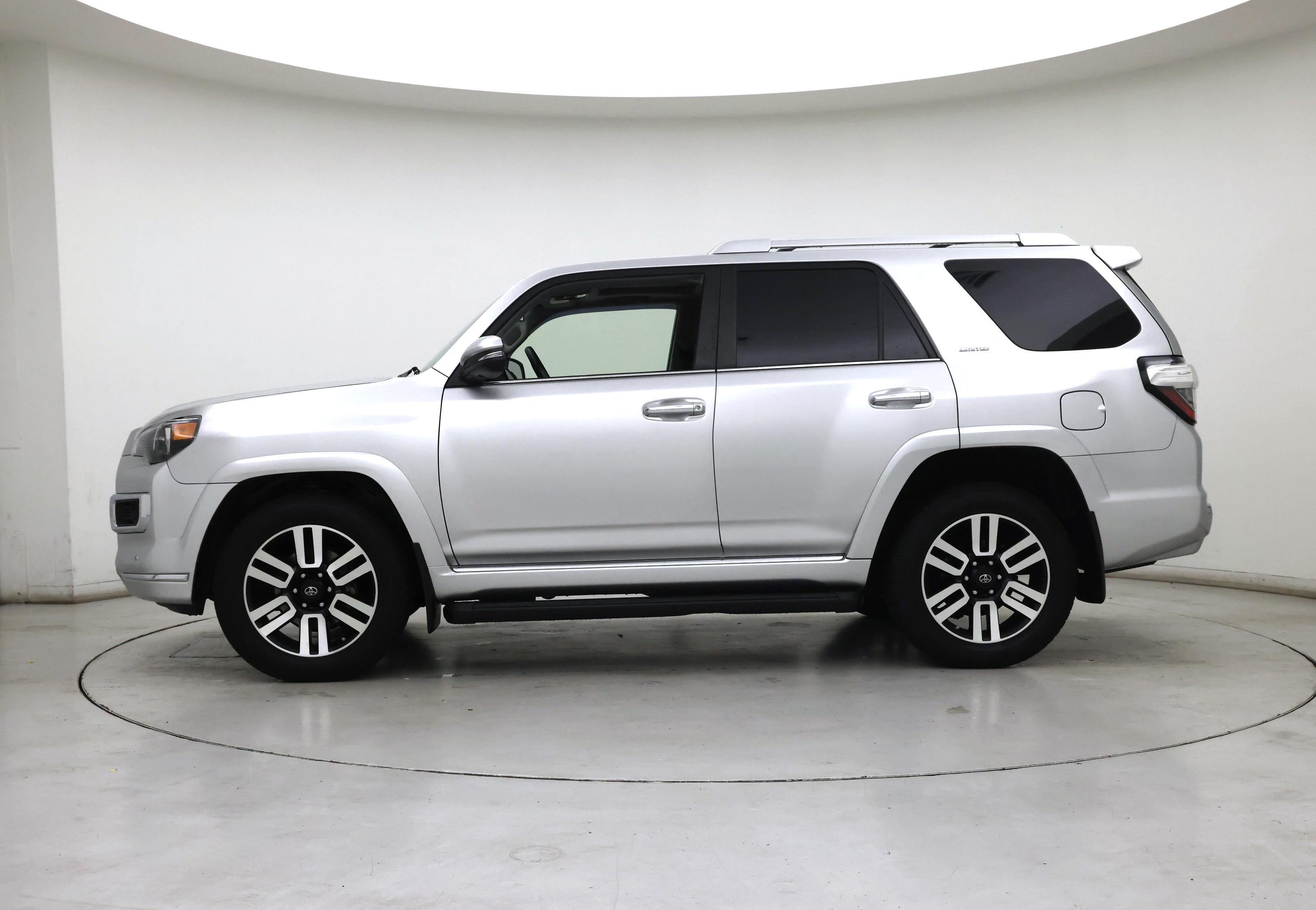 Thumbnail: 2019 Toyota 4Runner - 3