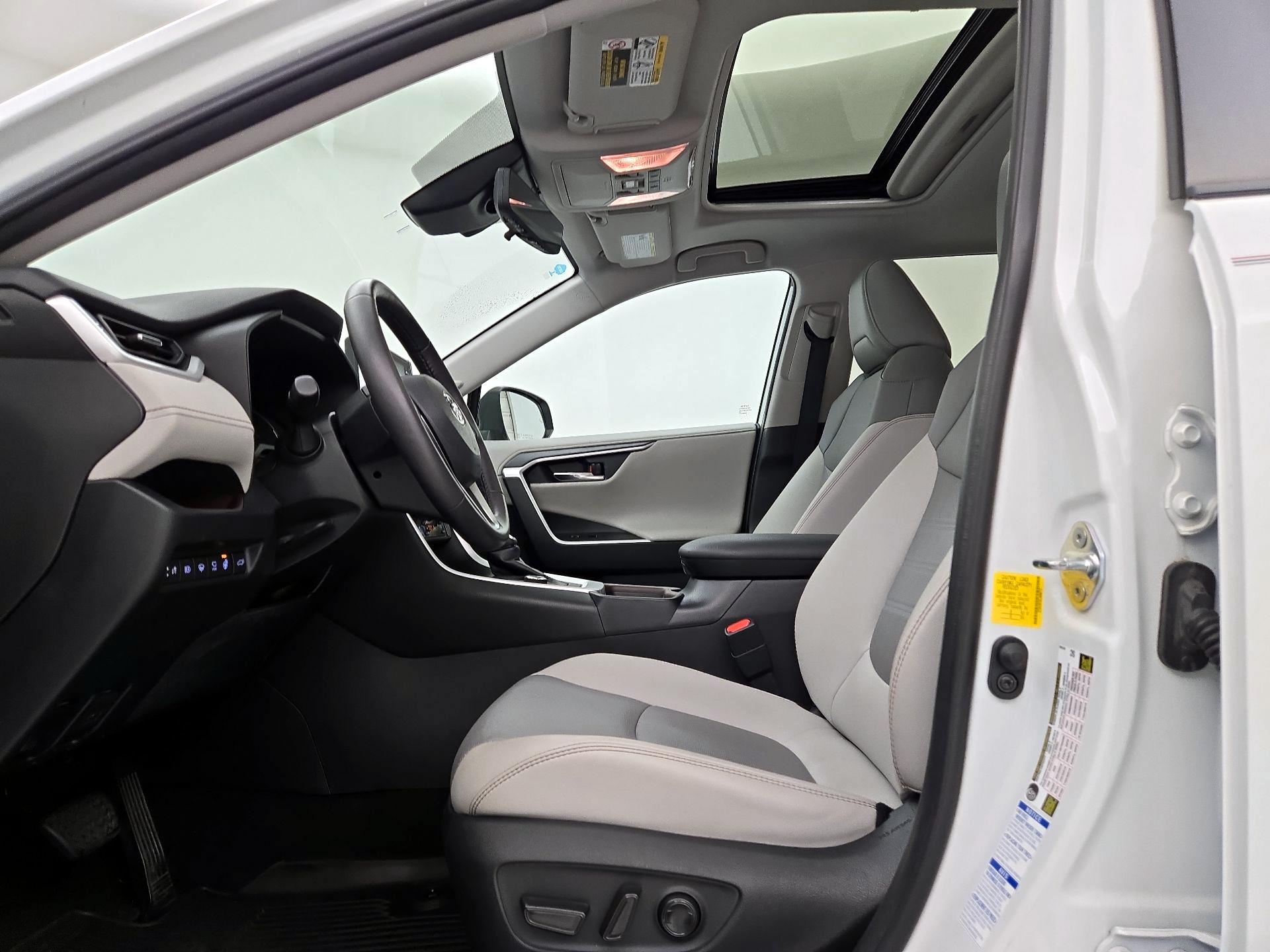 Thumbnail: 2020 Toyota RAV4 - 11