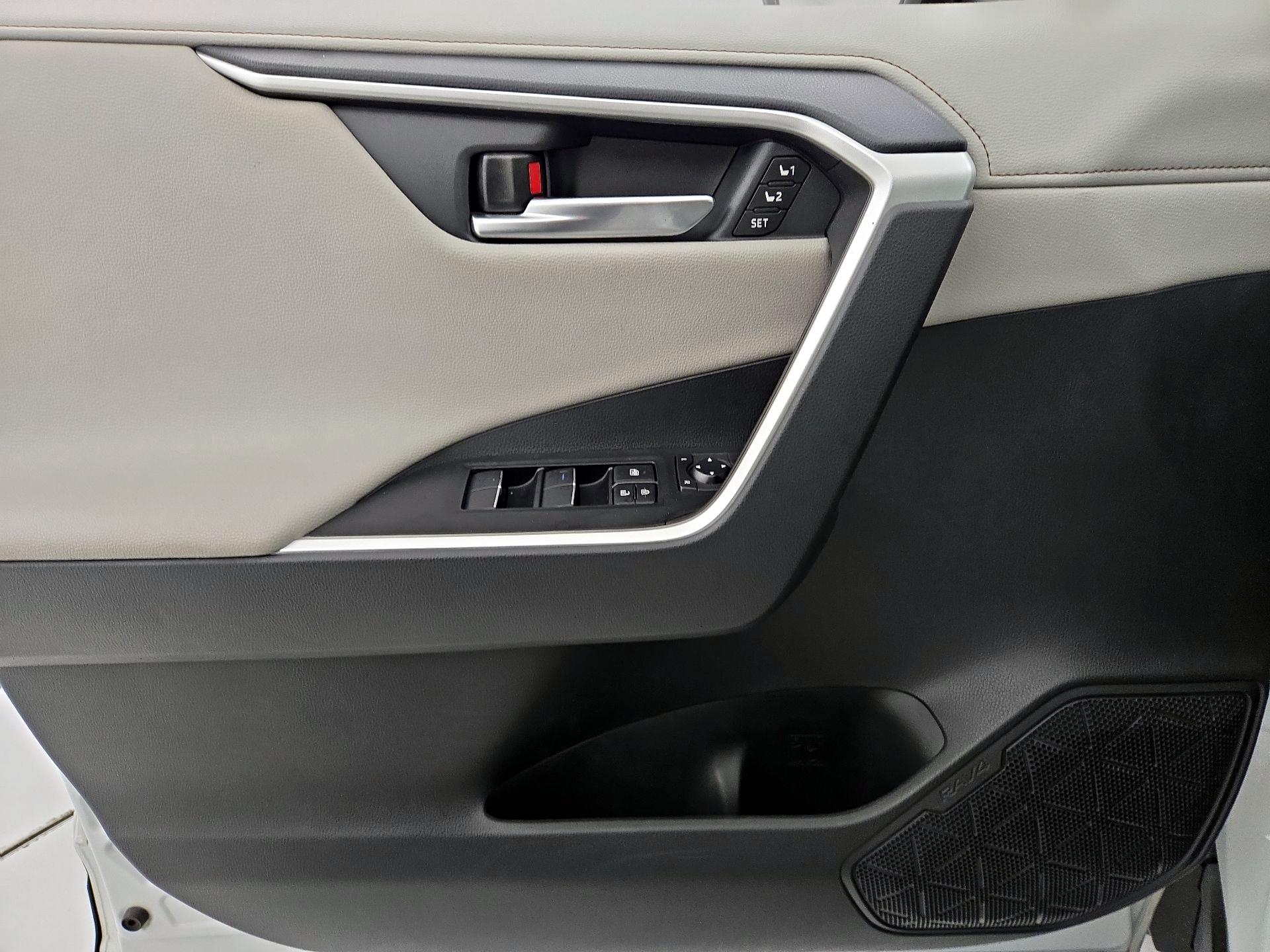 Thumbnail: 2020 Toyota RAV4 - 12