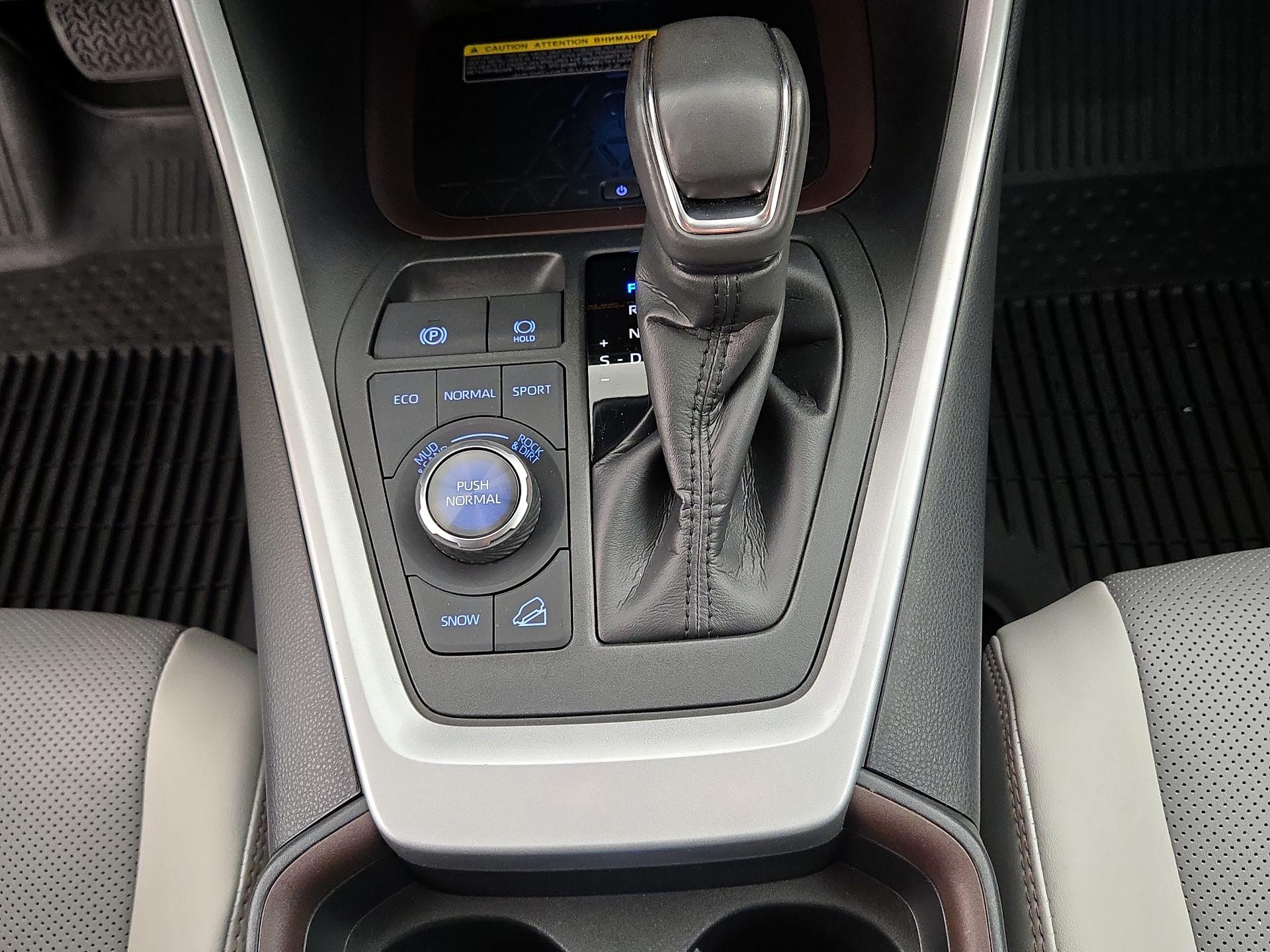 Thumbnail: 2020 Toyota RAV4 - 17