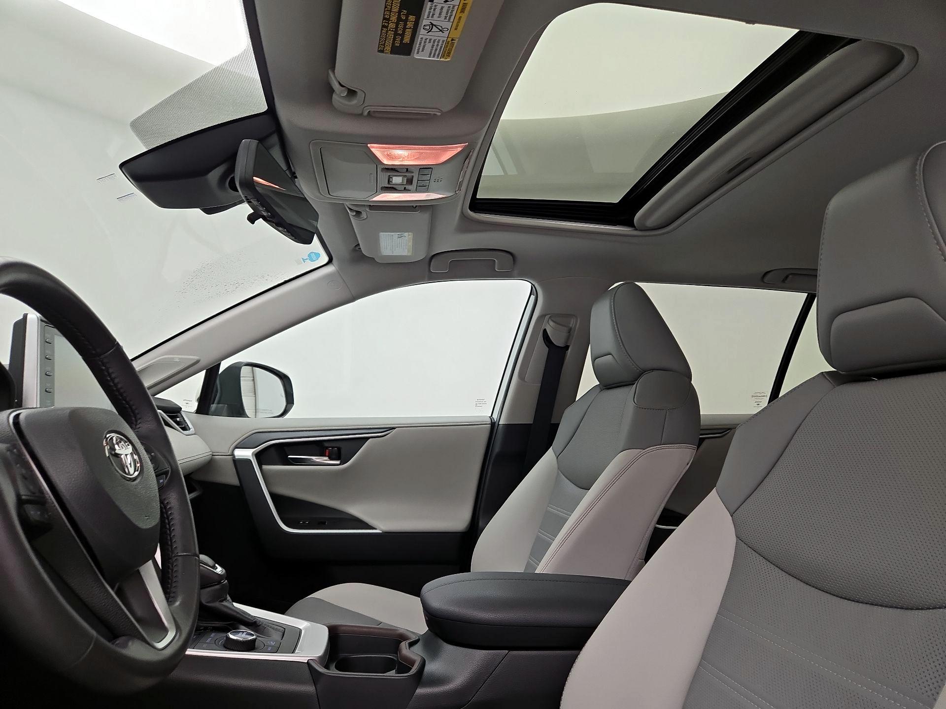 Thumbnail: 2020 Toyota RAV4 - 19