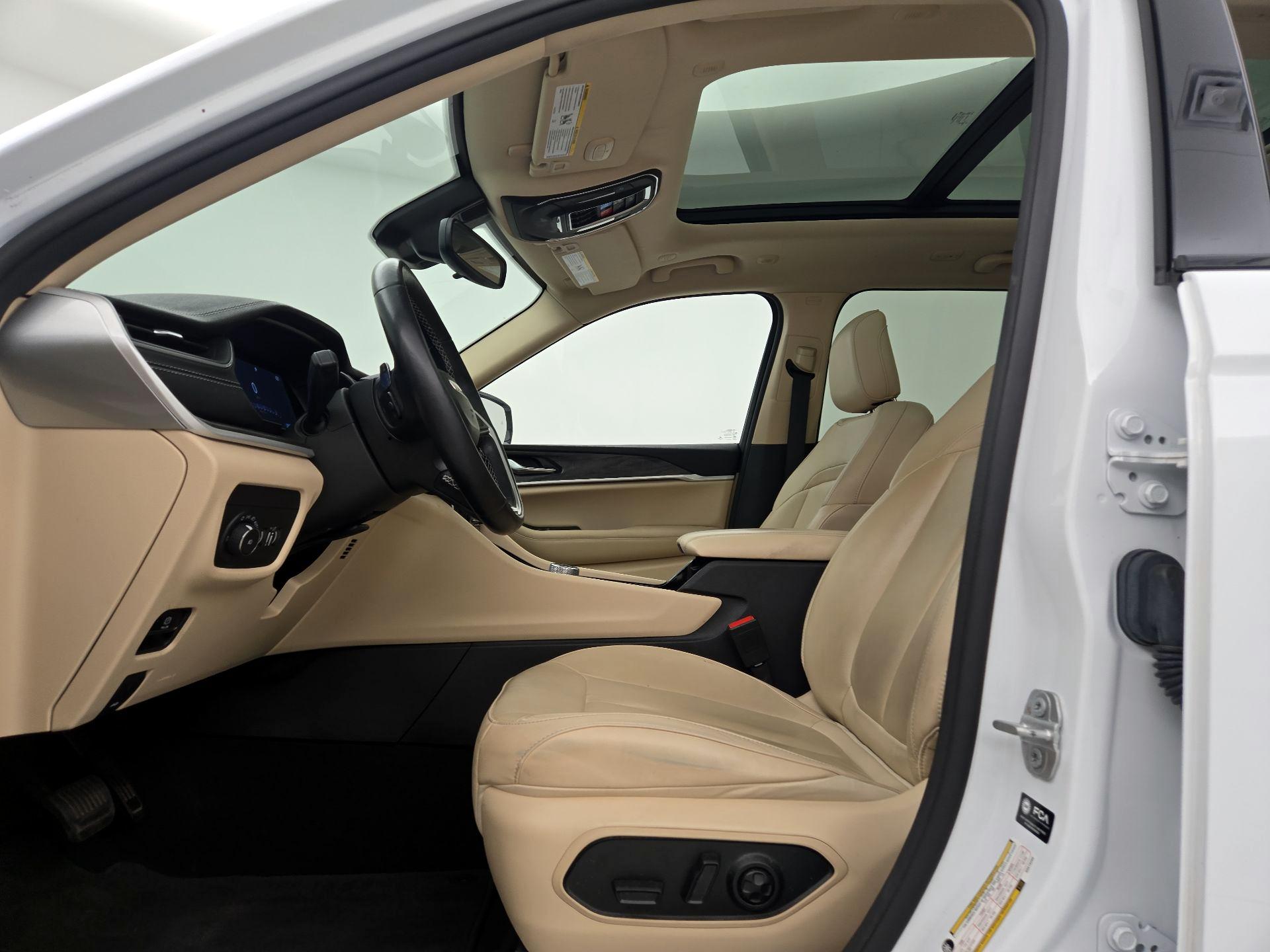 Thumbnail: 2022 Jeep Grand Cherokee - 11